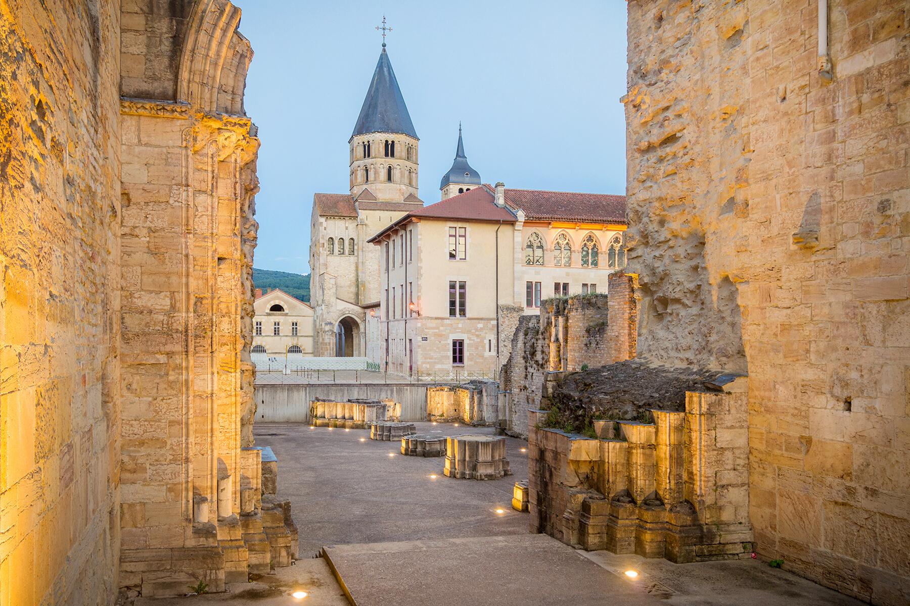 05_SmallTownsAndVillagesInFrance__Cluny_shutterstock_698562604