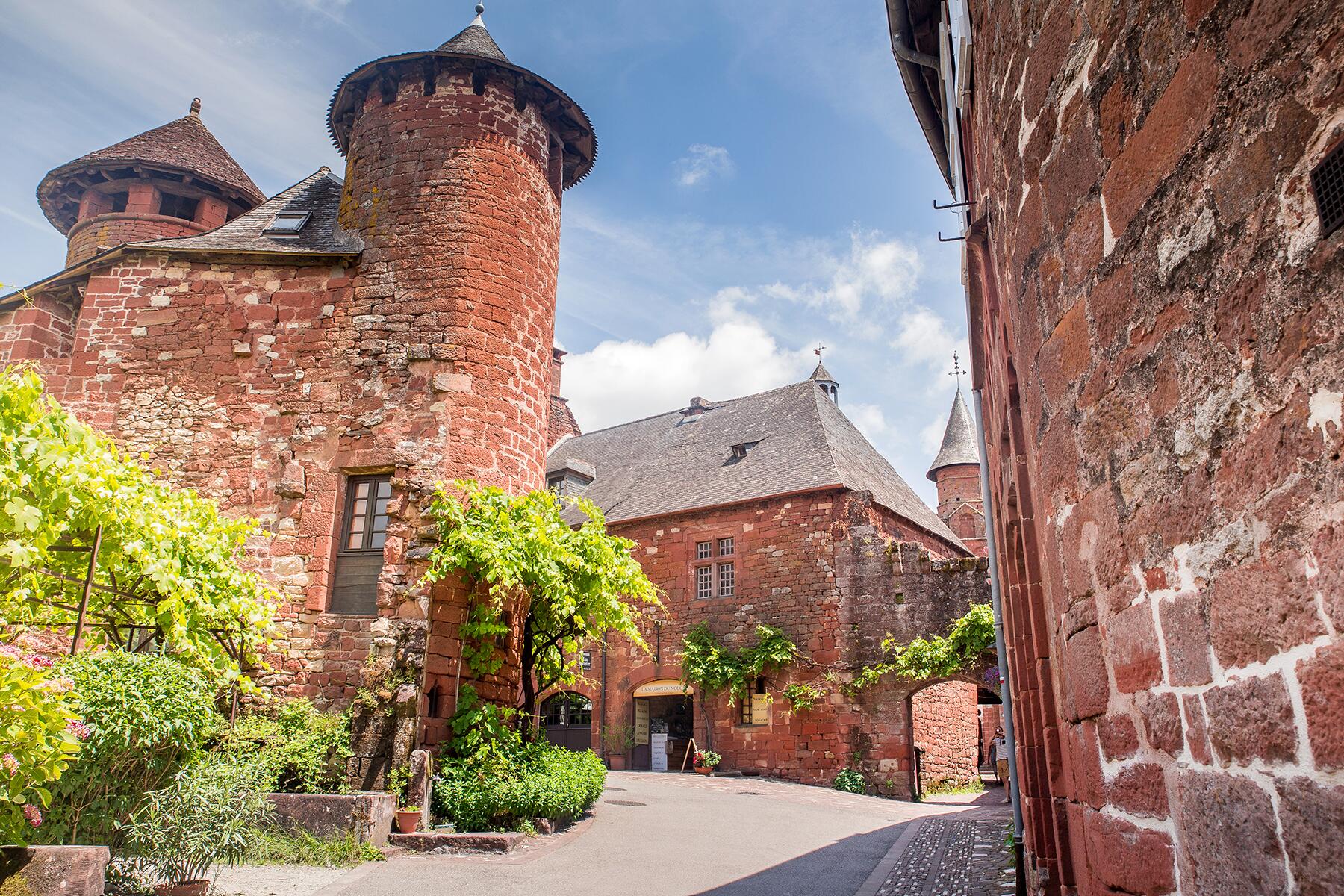 06_SmallTownsAndVillagesInFrance__Collonges-La-Rouge_shutterstock_1444238066