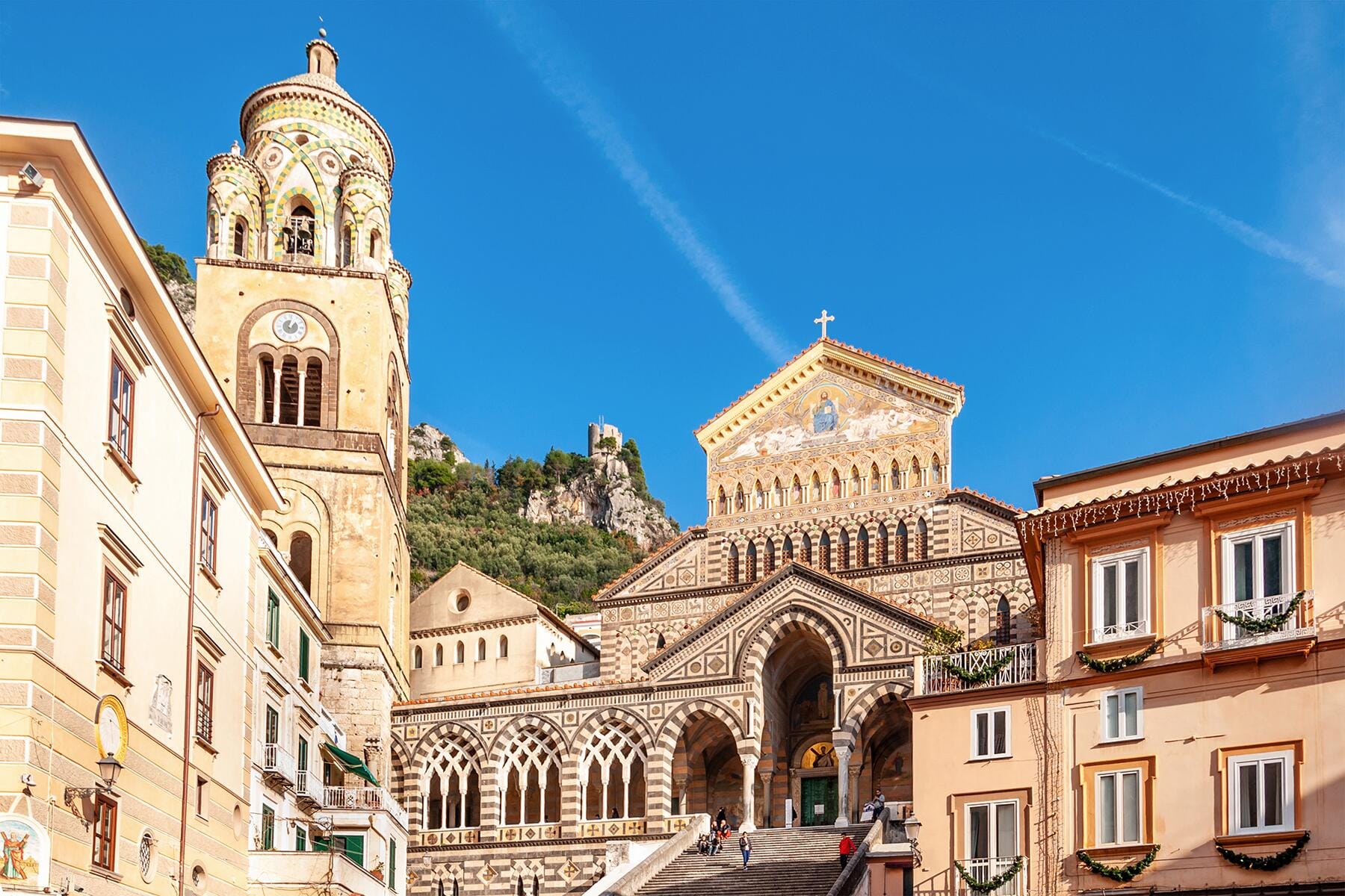 07_BestChurchesAndCathedralsInNaples__DuomoDiSantAndrea_shutterstock_1482804083