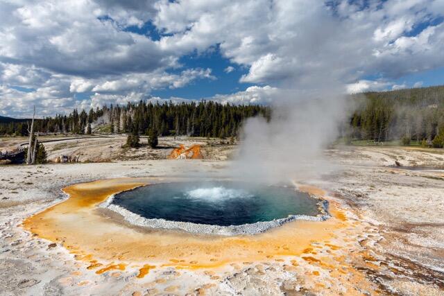 12 geothermal features-yellowstone-03