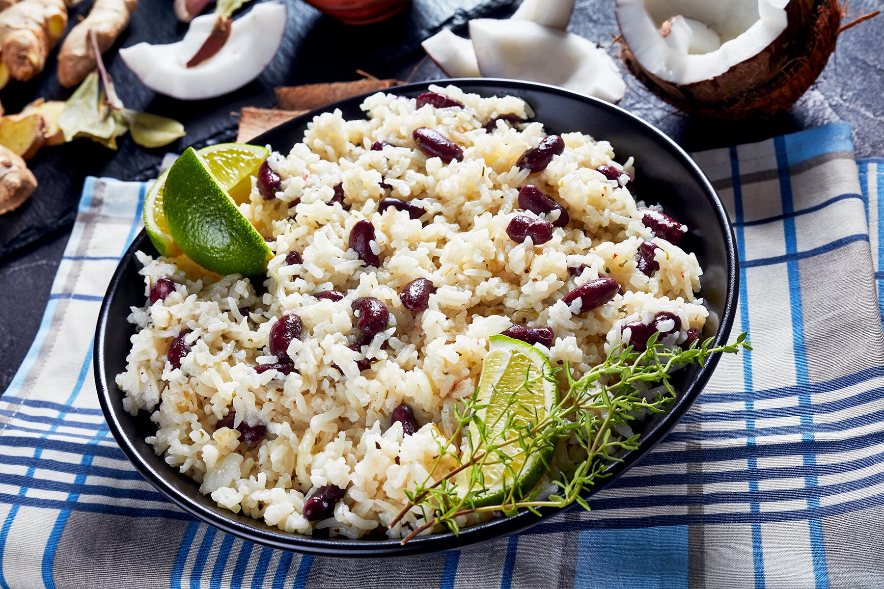 12_WhatToEatAndDrinkCostaRica__RiceAndBeans_iStock-1162939487