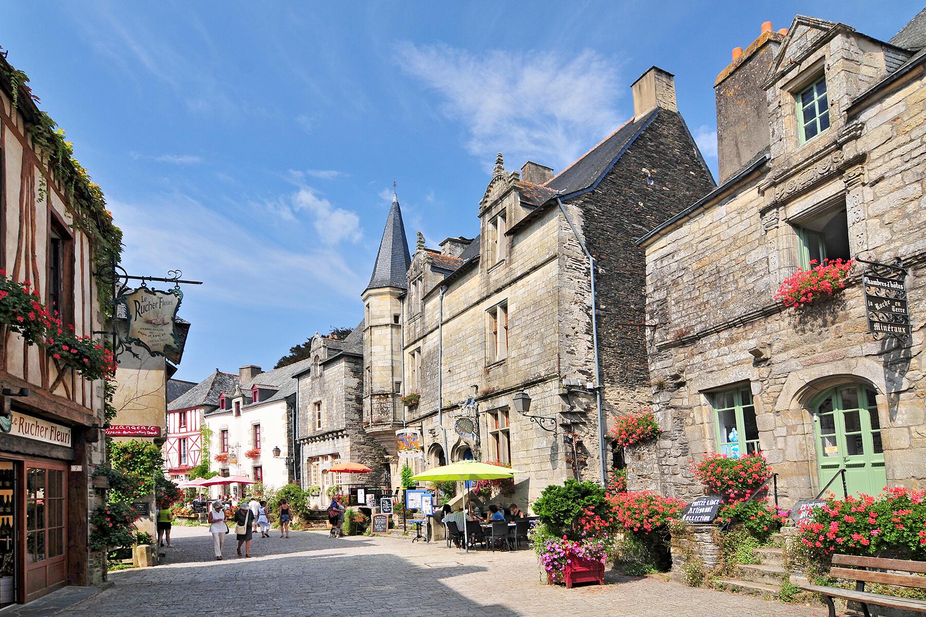 15_SmallTownsAndVillagesInFrance__RochefortEnTerre_shutterstock_1232519221