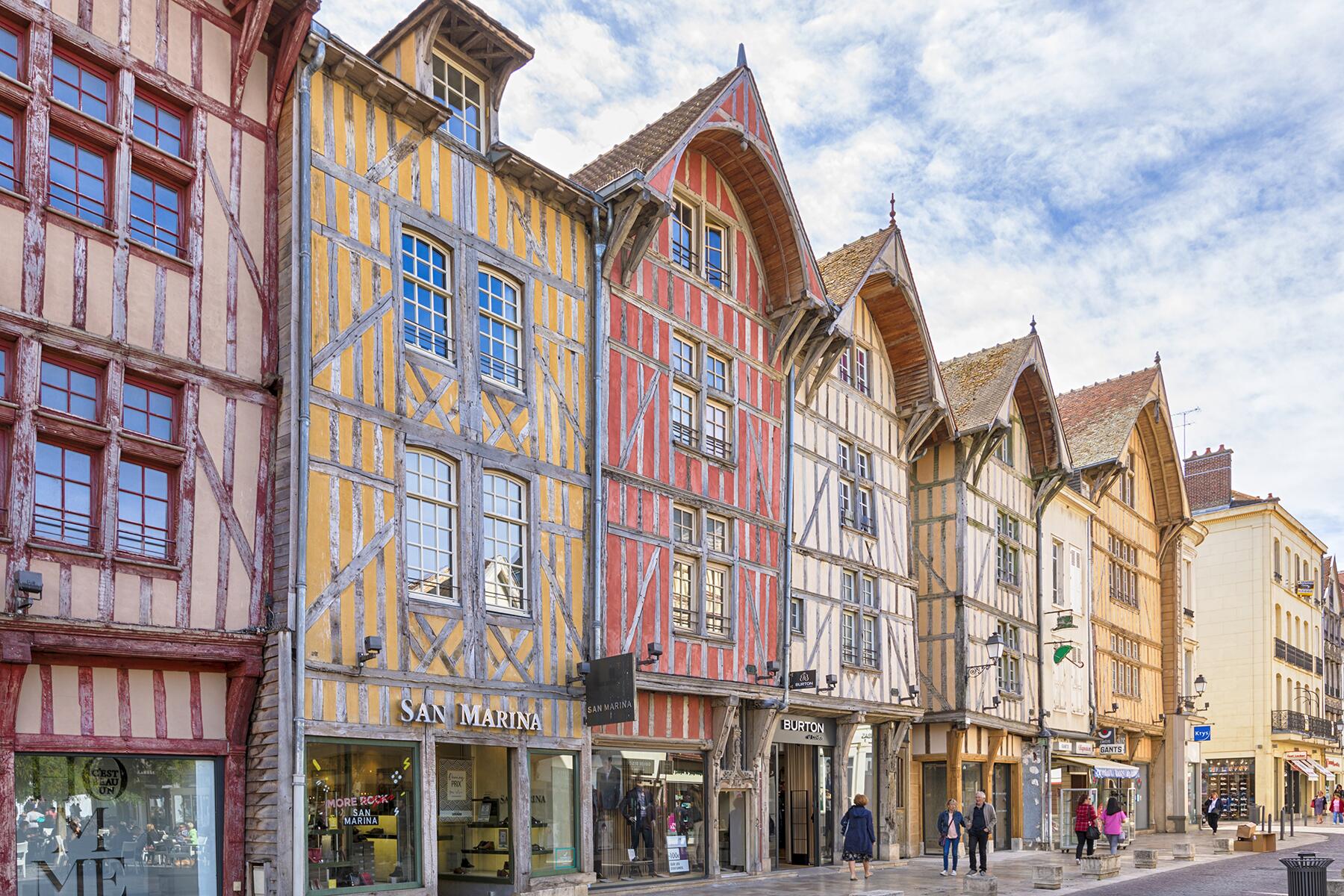19_SmallTownsAndVillagesInFrance__Troyes_iStock-1060896032