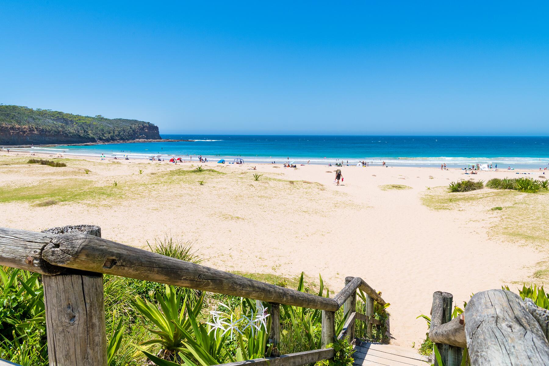 20_AustraliaBestBeaches__PebblyBeach_shutterstock_1313407076