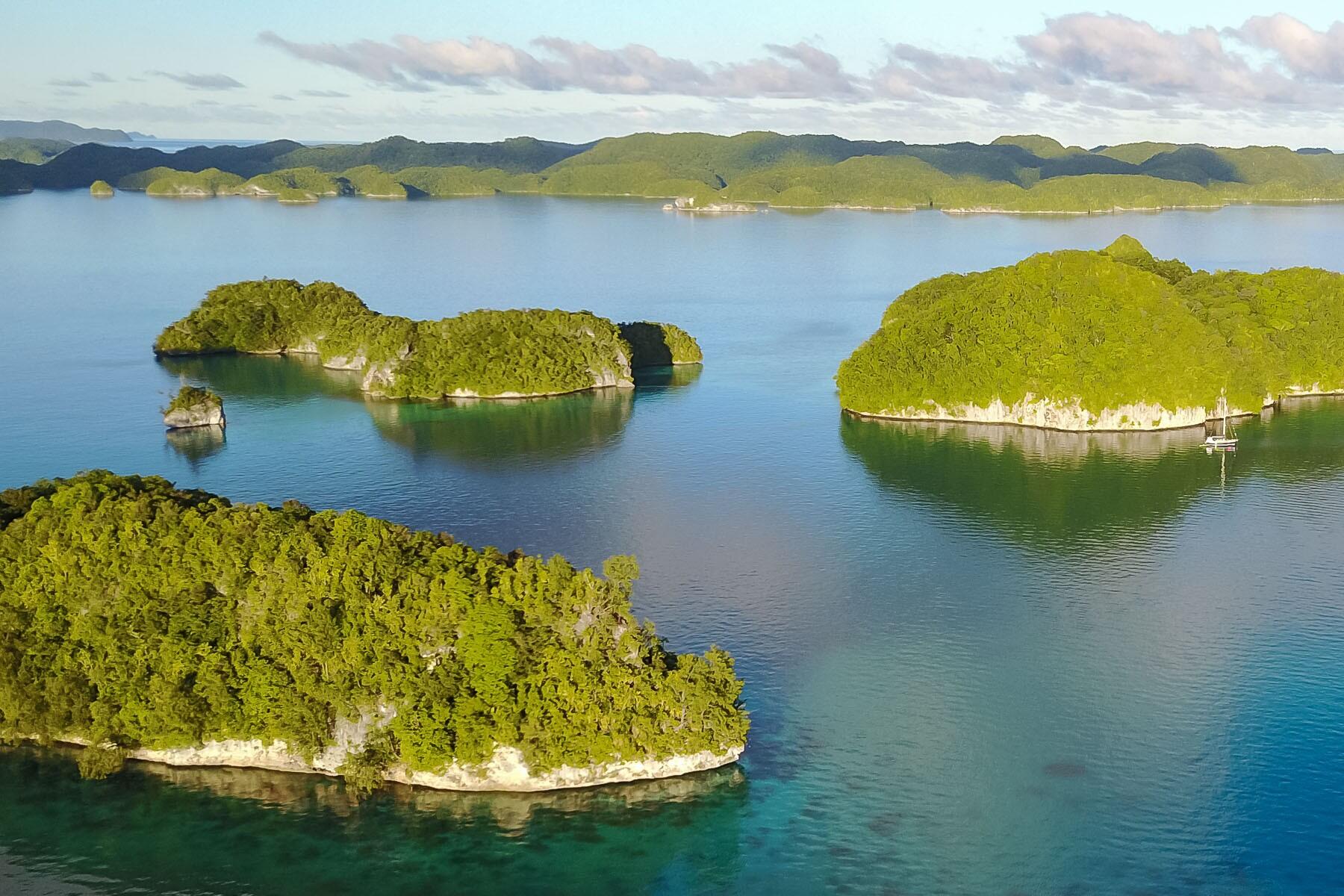 Exploring-Upside-Down-Palau-02