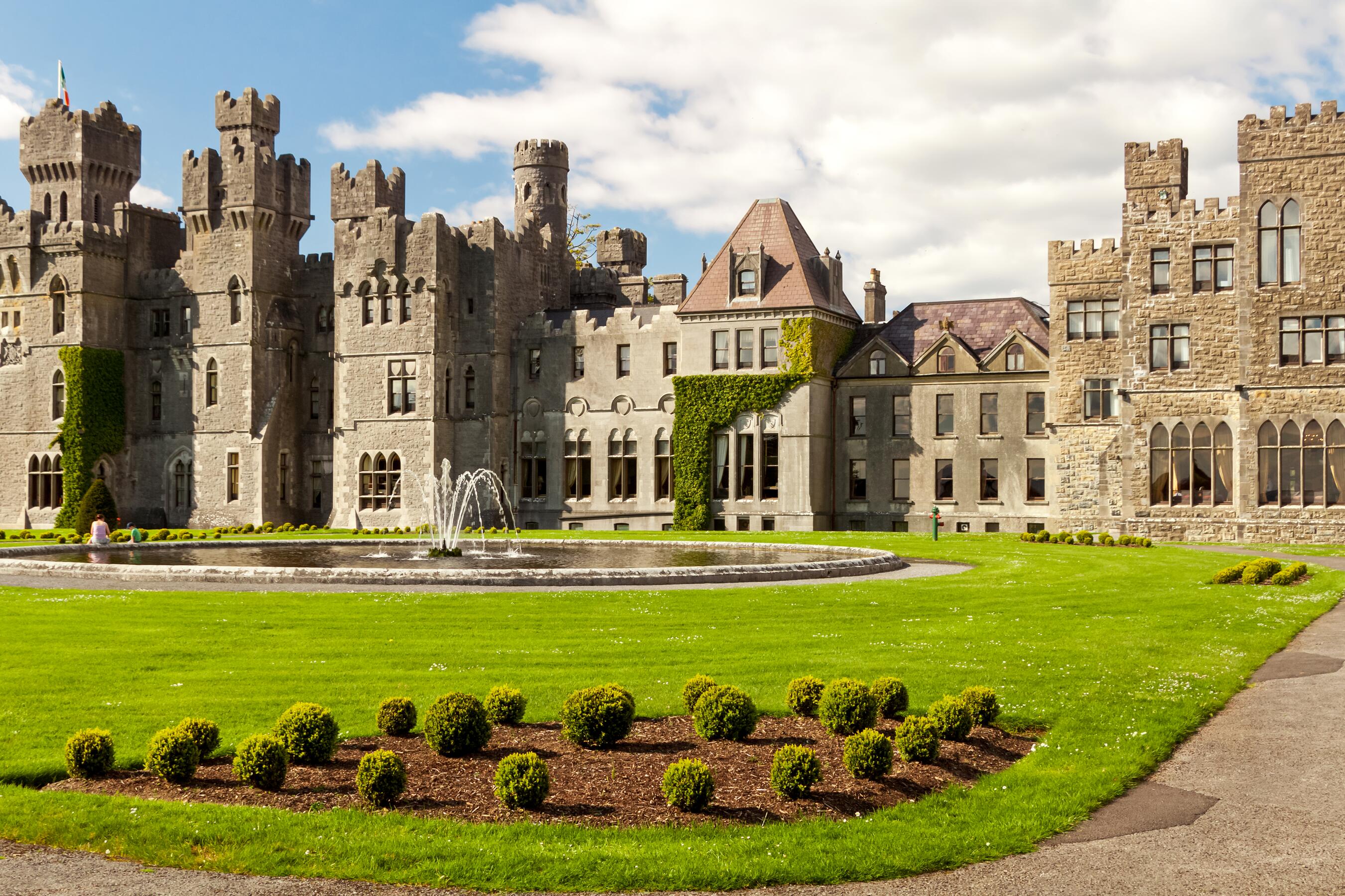 04_10ThingstodoinIreland__YoudontneedtobeaLord_shutterstock_78449902