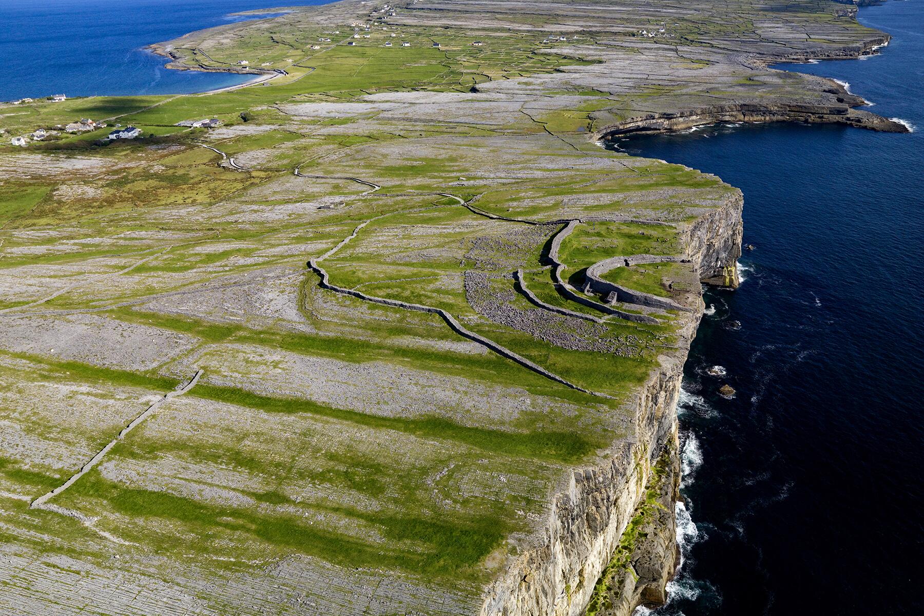 05_BestHistoricalSitesInIreland__DunAengus_5 Dun Aengus, Inishmore, Aran Islands..