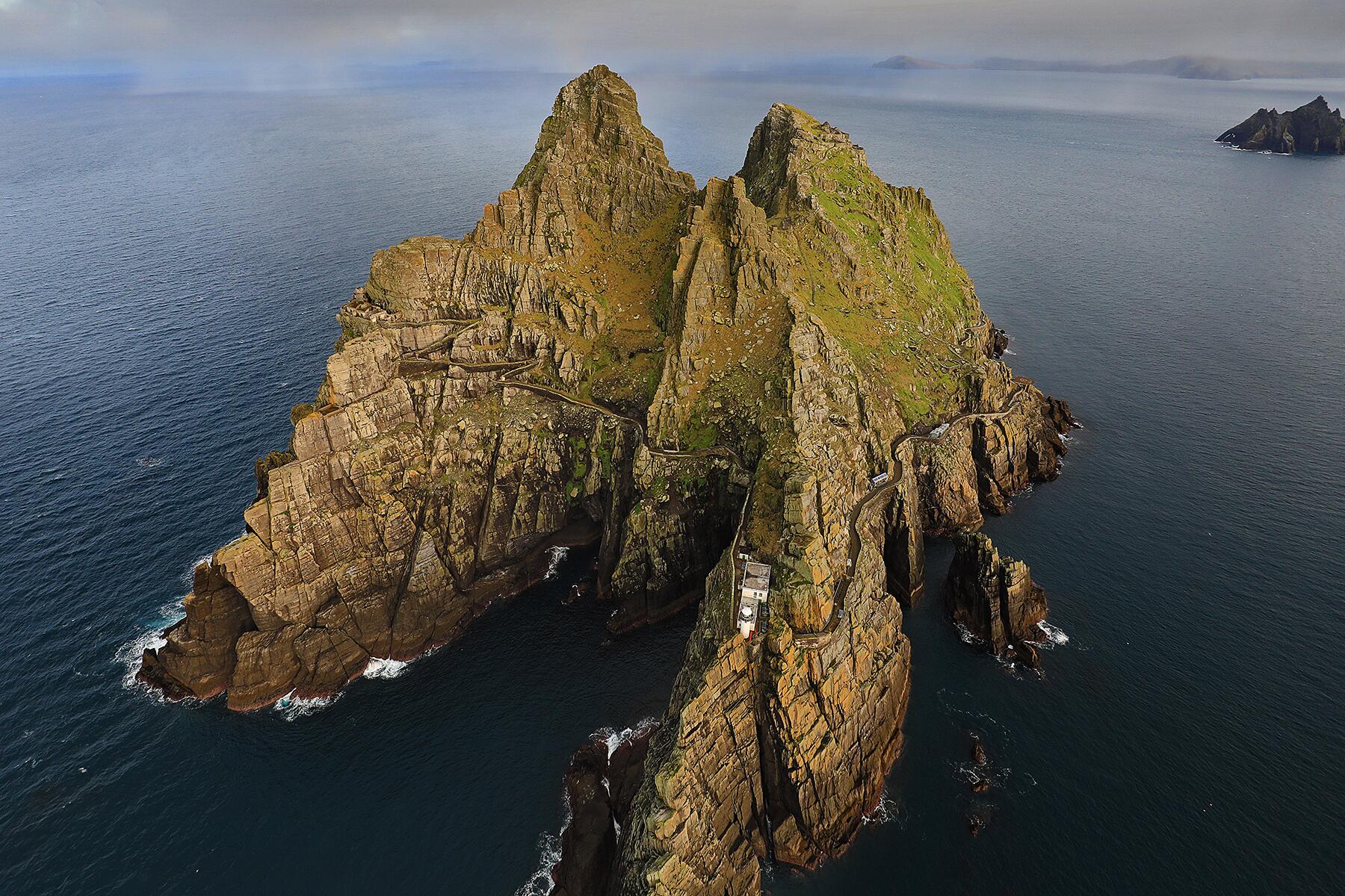 06_BestHistoricalSitesInIreland__SkelligMichael_6 1 Aerial Shot of Skellig Michael 02 (1)