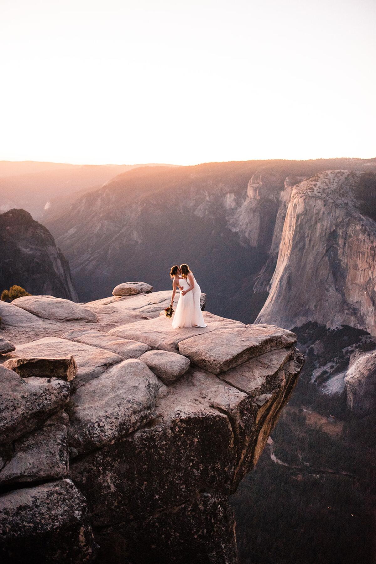 07_AdventurePhotoEssay__TracyandHannah_7.) Hannah_Tracy_Yosemite_Elopement_The_Foxes_Photography_310_websize