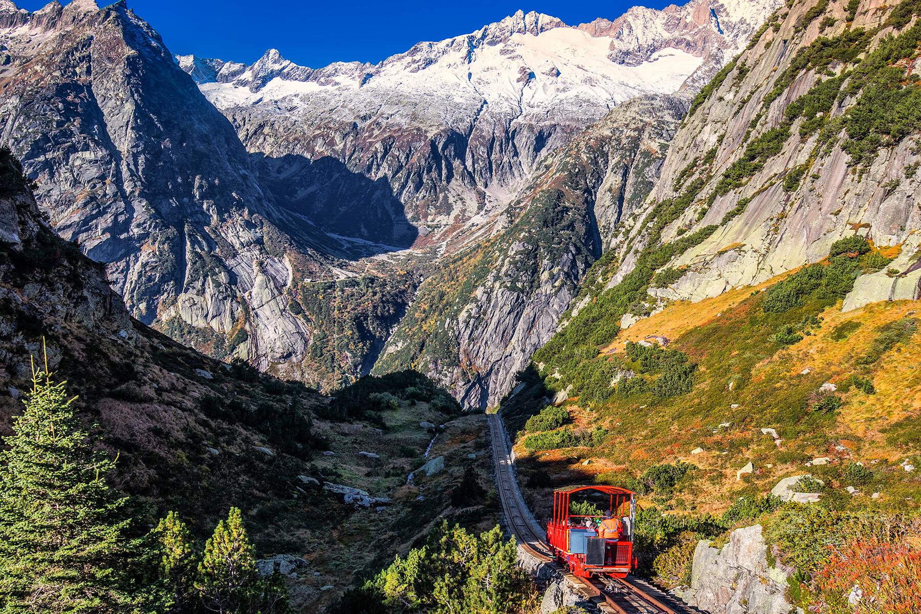 10_FunicularsInEurope__Gelmerbahn_shutterstock_1563754924