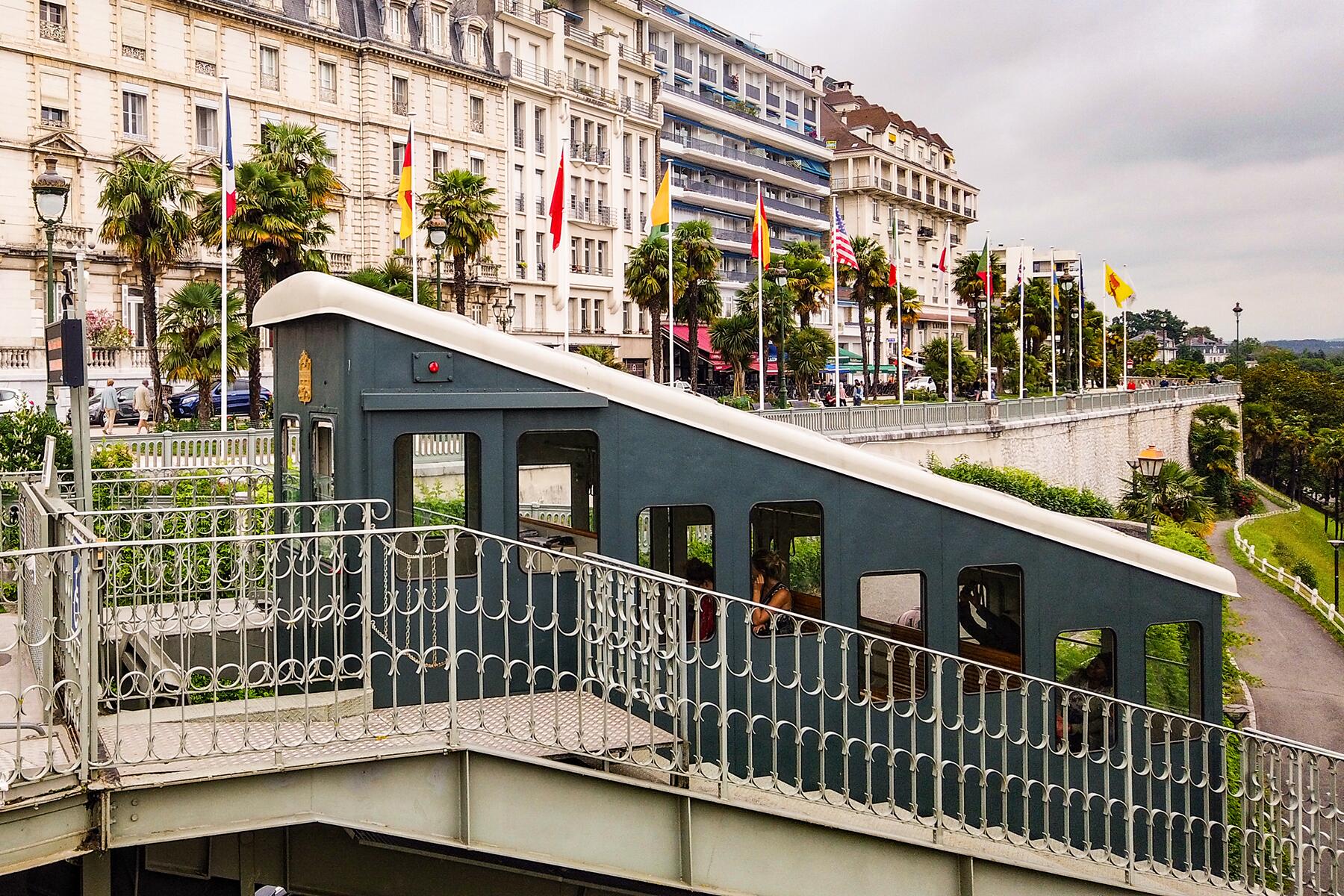 14_FunicularsInEurope__FuniculaireDePau_shutterstock_1515678317