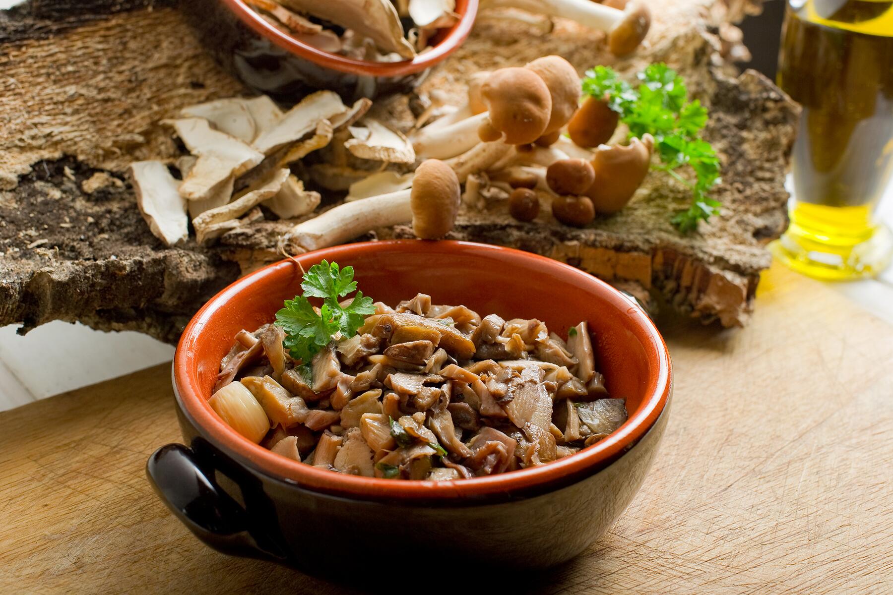 14_WhatToEatAndDrinkInBarcelona__Mushrooms_shutterstock_53705746