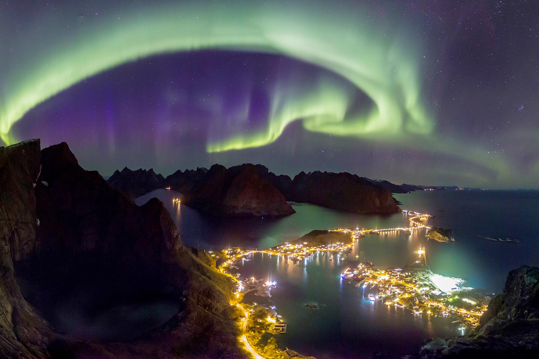 01_UltimateNorway__NorthernLights_1 Nordlys-fra-Reinebringen-Lofoten-012016-99-0003- Foto_Alex__Conu