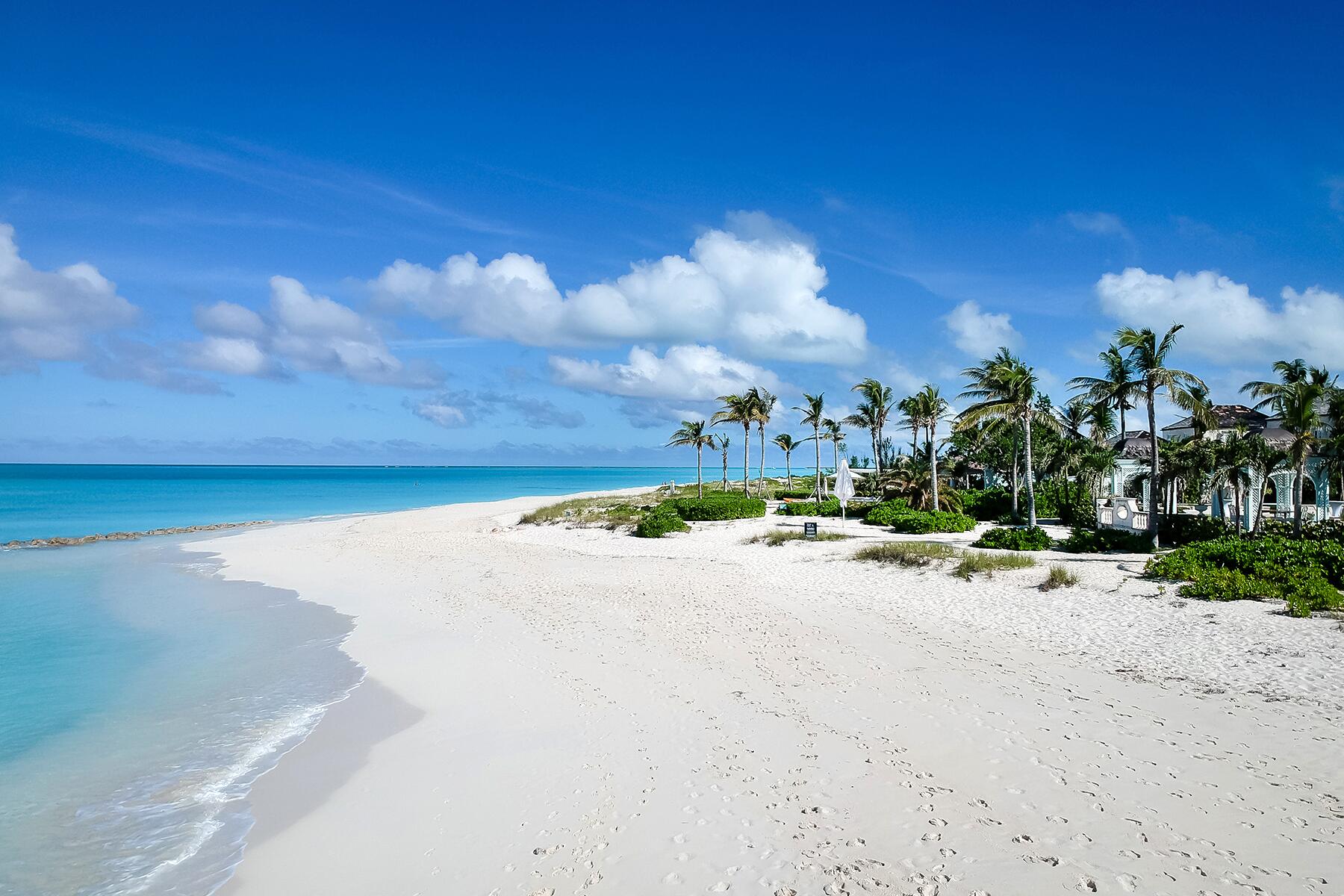 02_BestBeachesTurksAndCaicos__GraceBay_shutterstock_1019937919