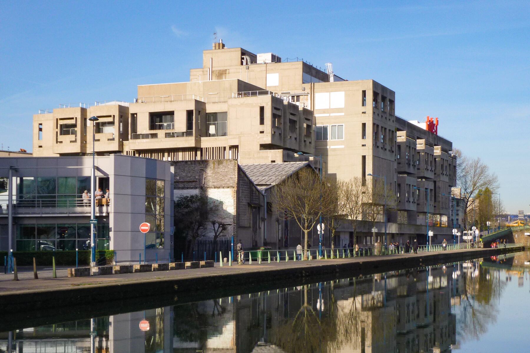 03_BrutalistArchitecture__CentreNationalDeLaDanse_3 Pantin_canal_1_2017