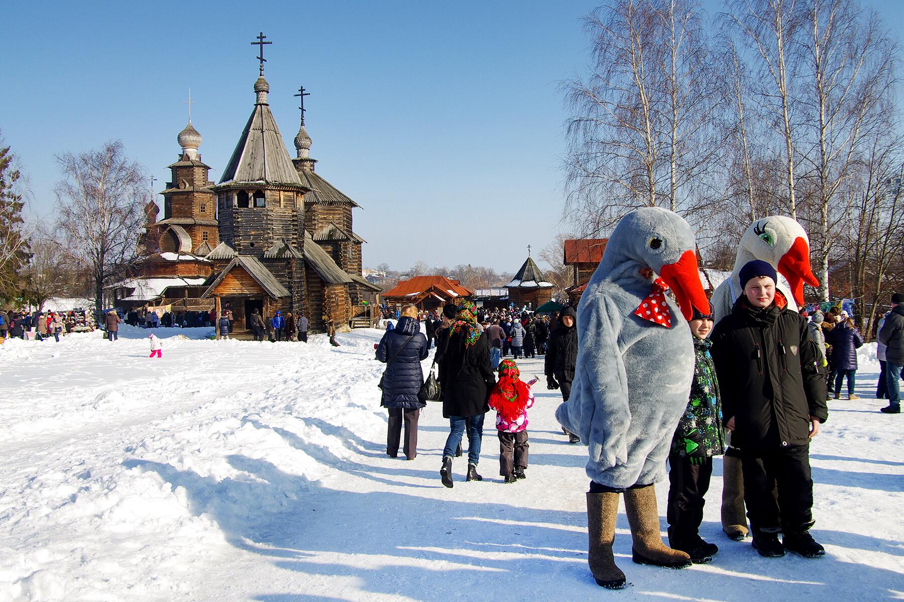 03_ShrovetideInEurope__SuzdalRussia_shutterstock_373124749