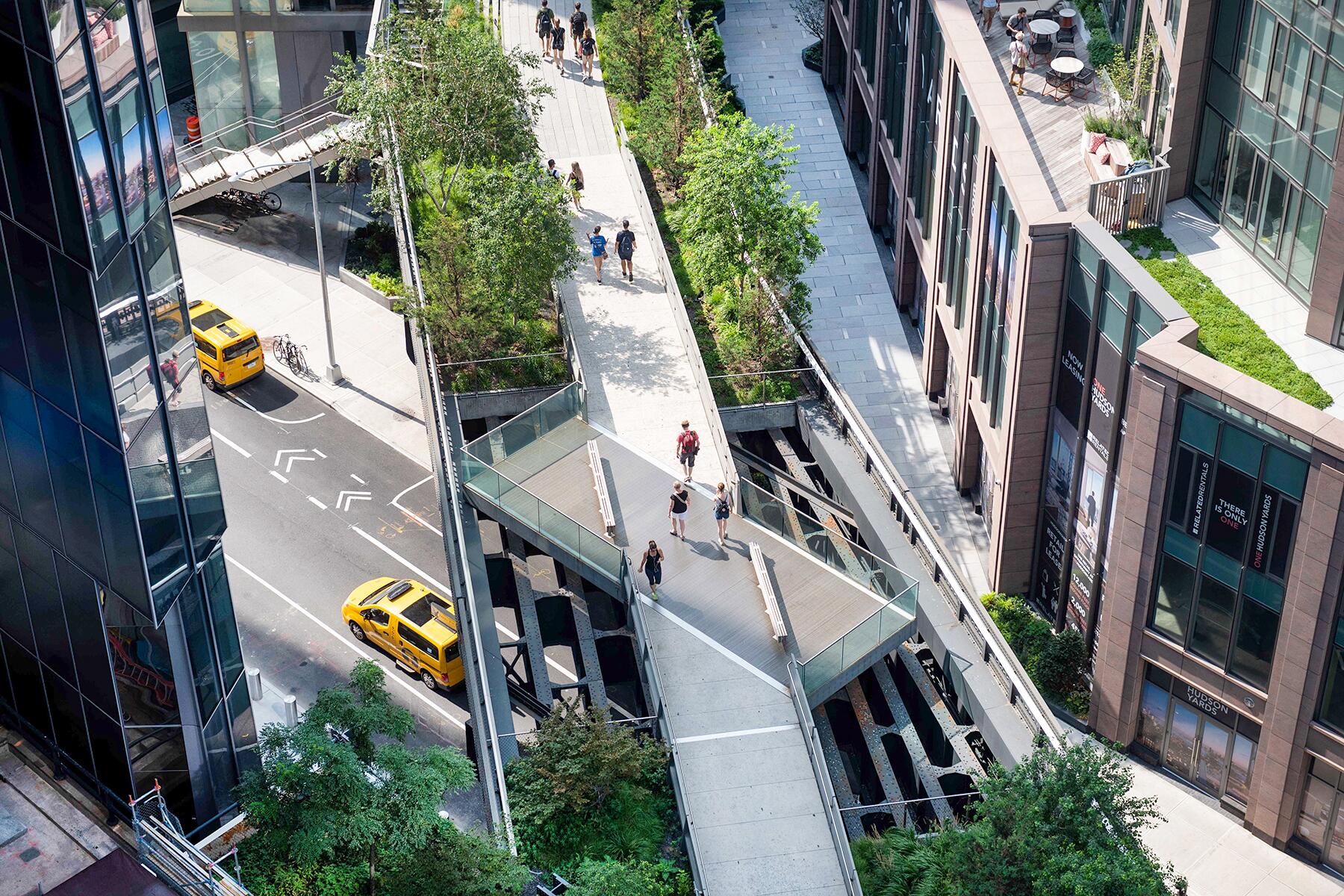 03_UrbanParks__TheHighLine_3 2 HighLine_Aerial30thSt_TimothySchenck