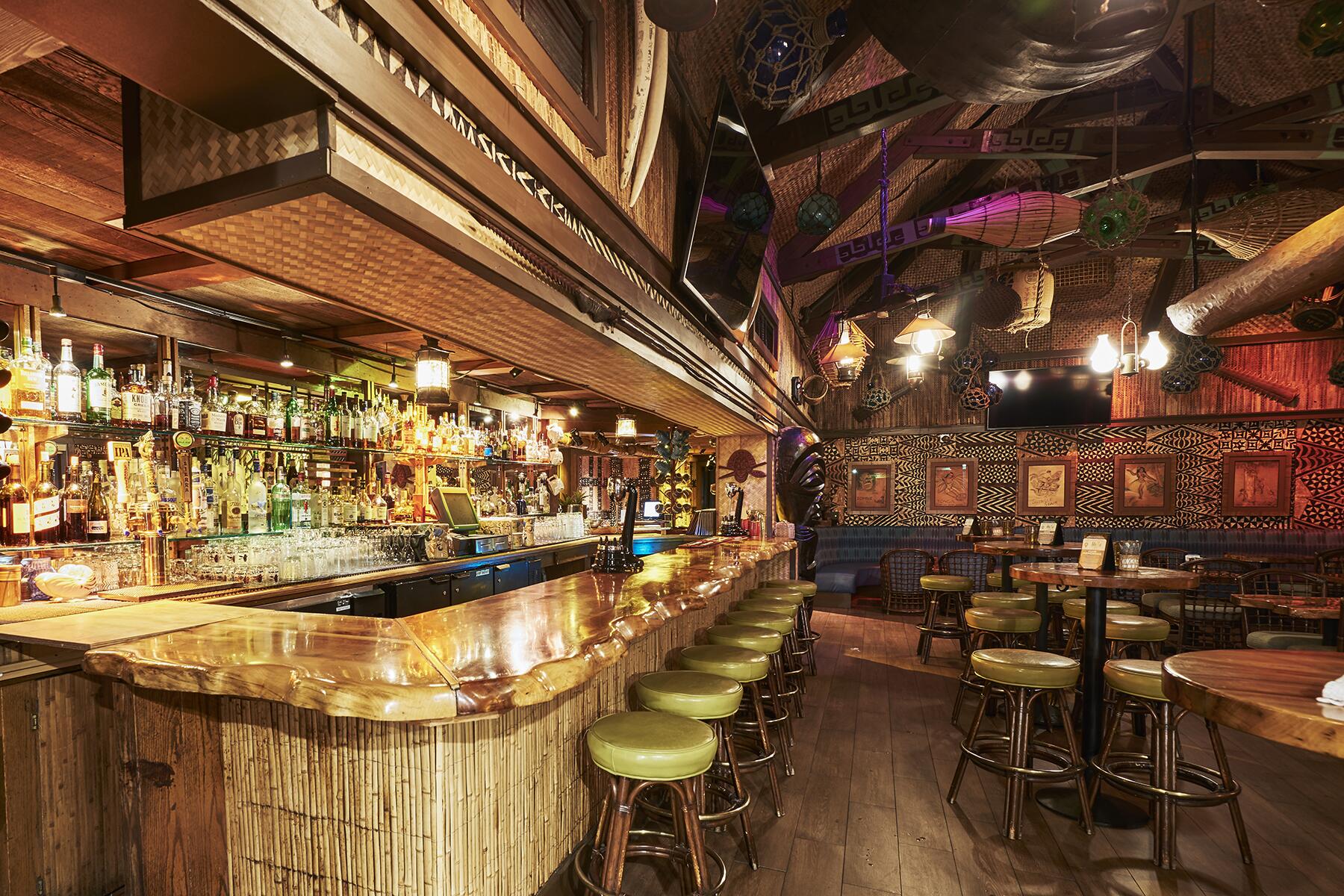 05_BarsThatInventedClassicCocktails__MaiTaiAtTraderVics_5 TV_BAR_EMERYVILLE