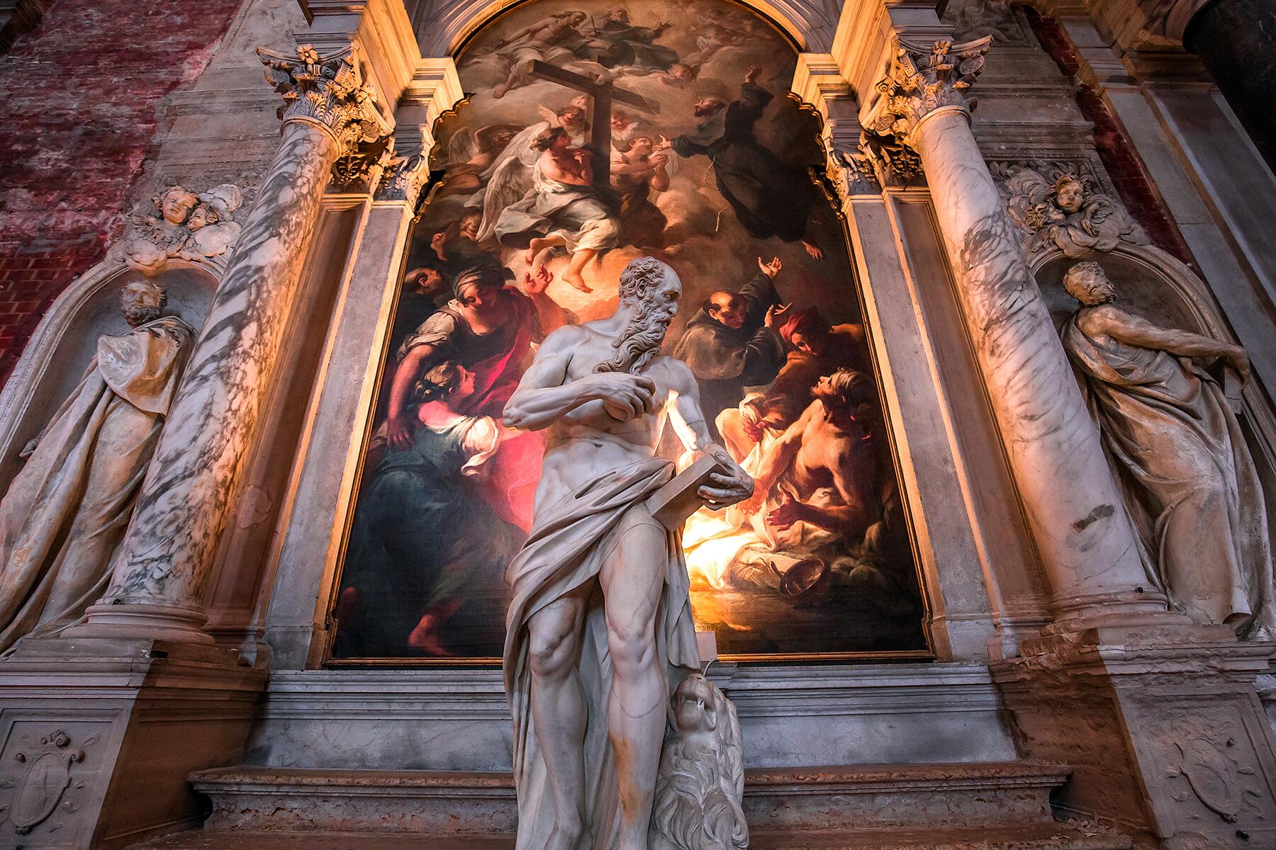 05_UltimateVenice__SeeAmazingArtInChurches_shutterstock_1105821395
