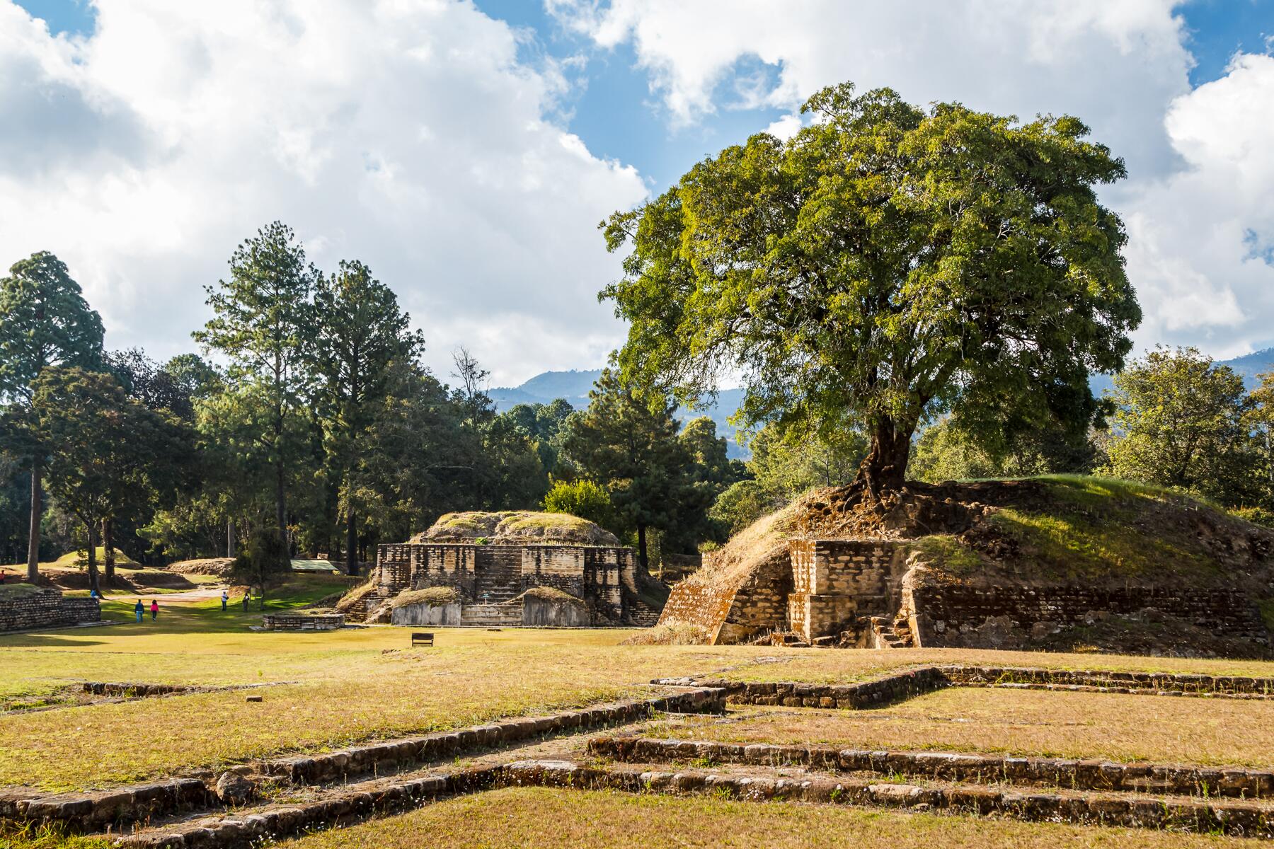 06_AncientSitesinGuatemala__Iximche_shutterstock_517547155