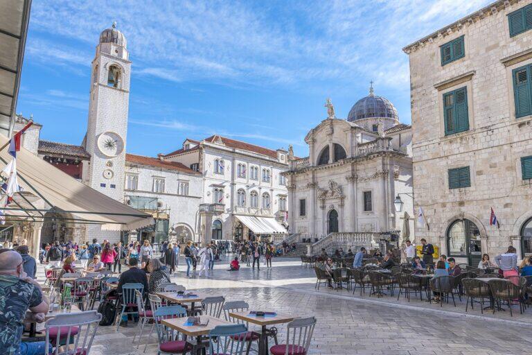 <a href='http://www.fodors.com/world/europe/croatia/southern-dalmatia/experiences/news/the-crowd-free-guide-to-dubrovnik#'>From "The Crowd-Free Guide to Dubrovnik: Be Picky When Dining and Drinking in Old Town"</a>