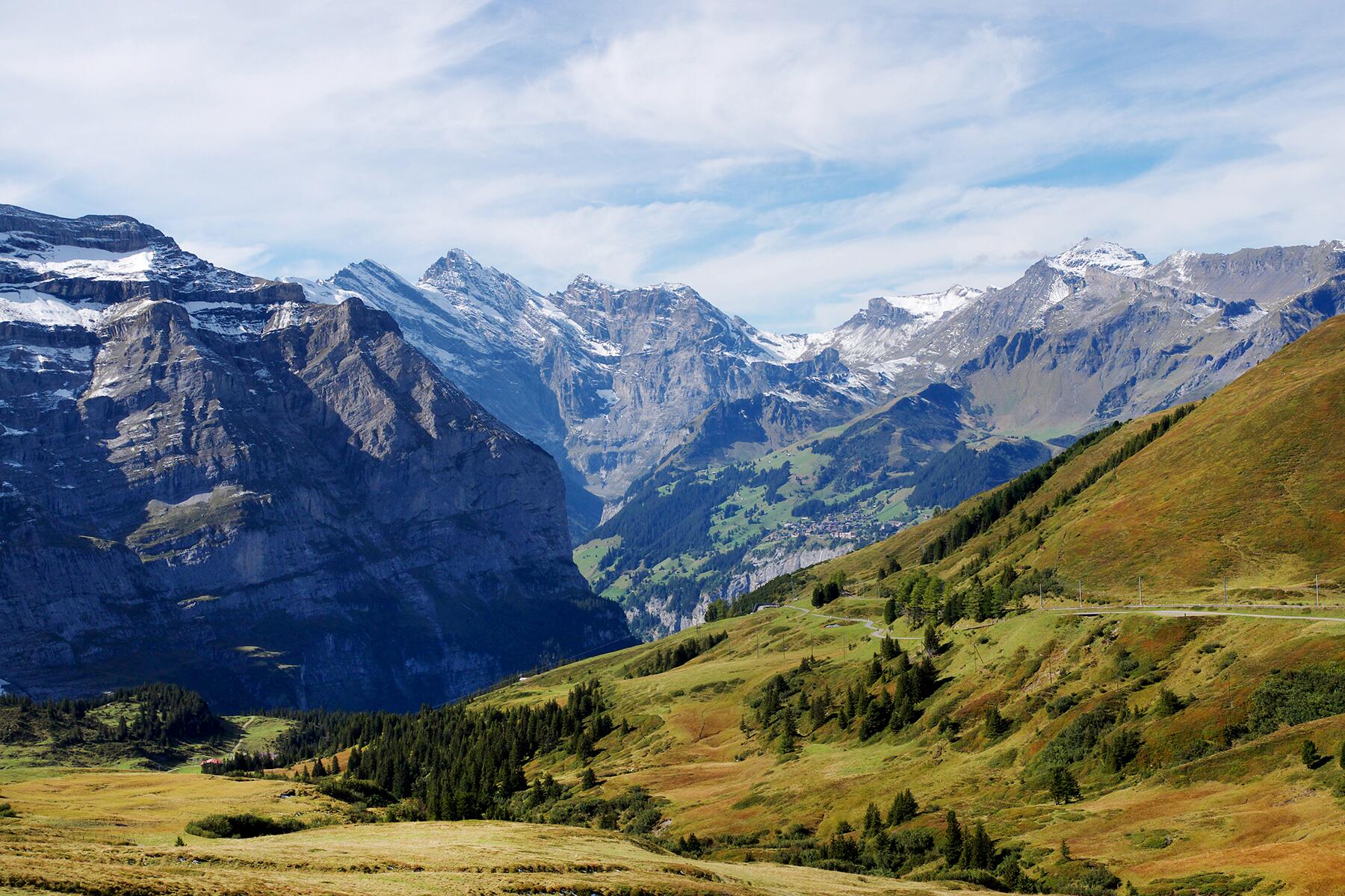 06_EuropehikingTrails__BerneseOverlandTrails_shutterstock_794405083