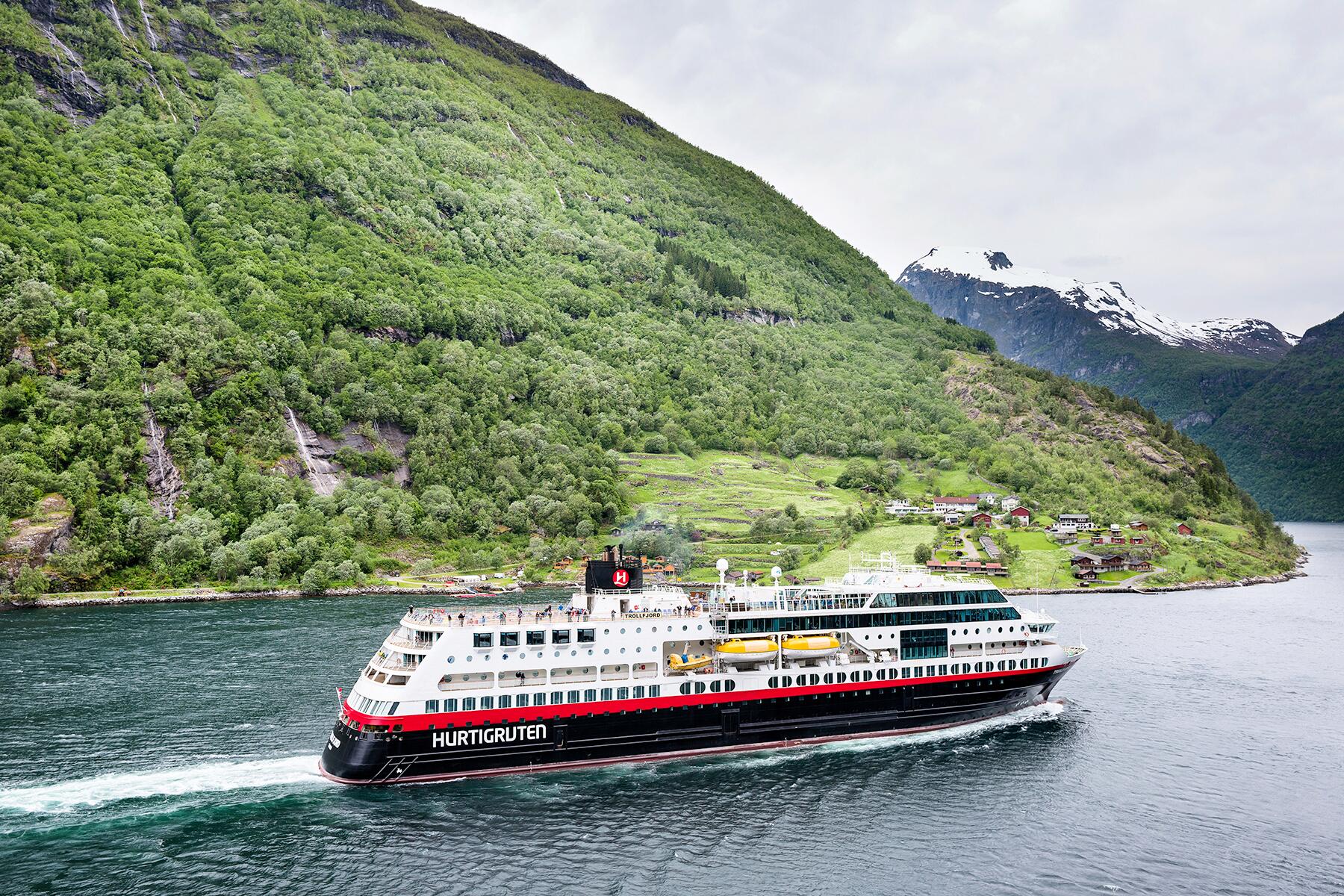 07_UltimateNorway__Hurtigruten_shutterstock_663882805