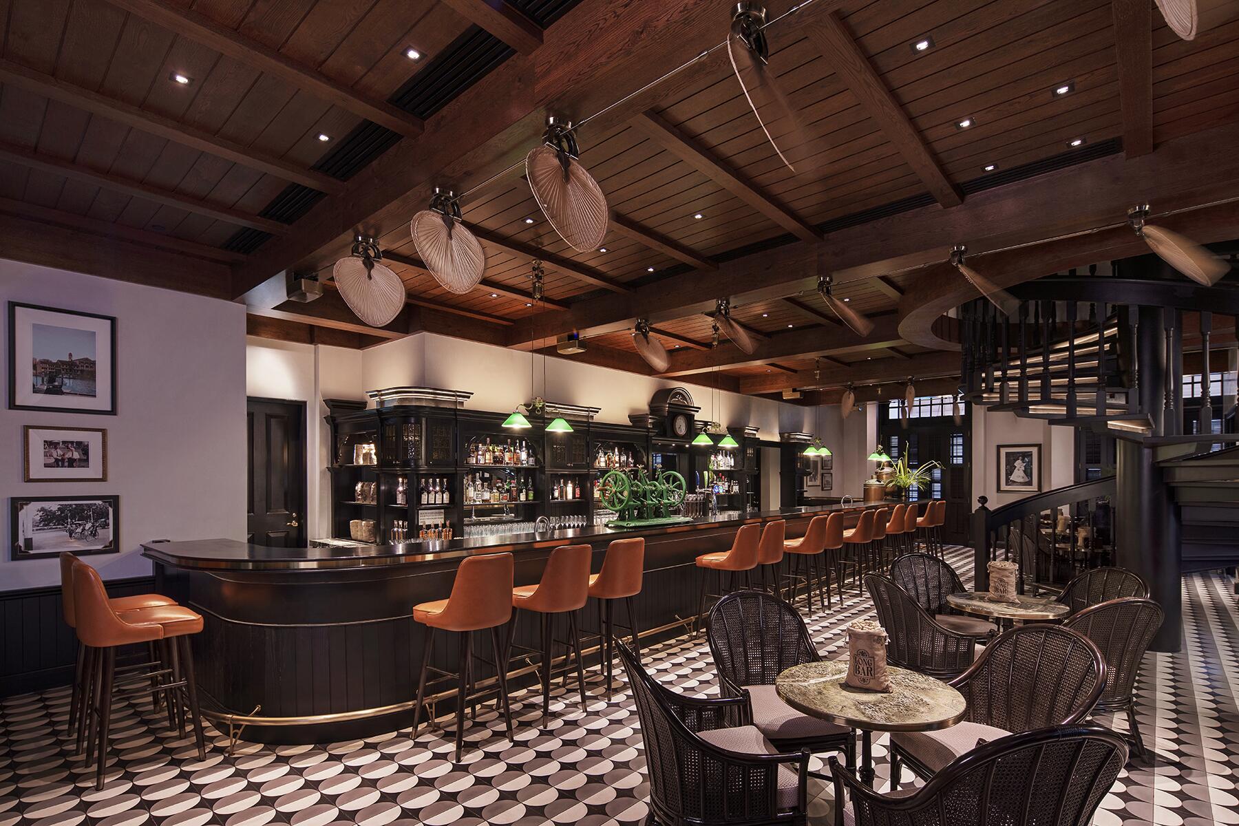 08_BarsThatInventedClassicCocktails__SingaporeSlingRaffles_8 Long Bar Interior