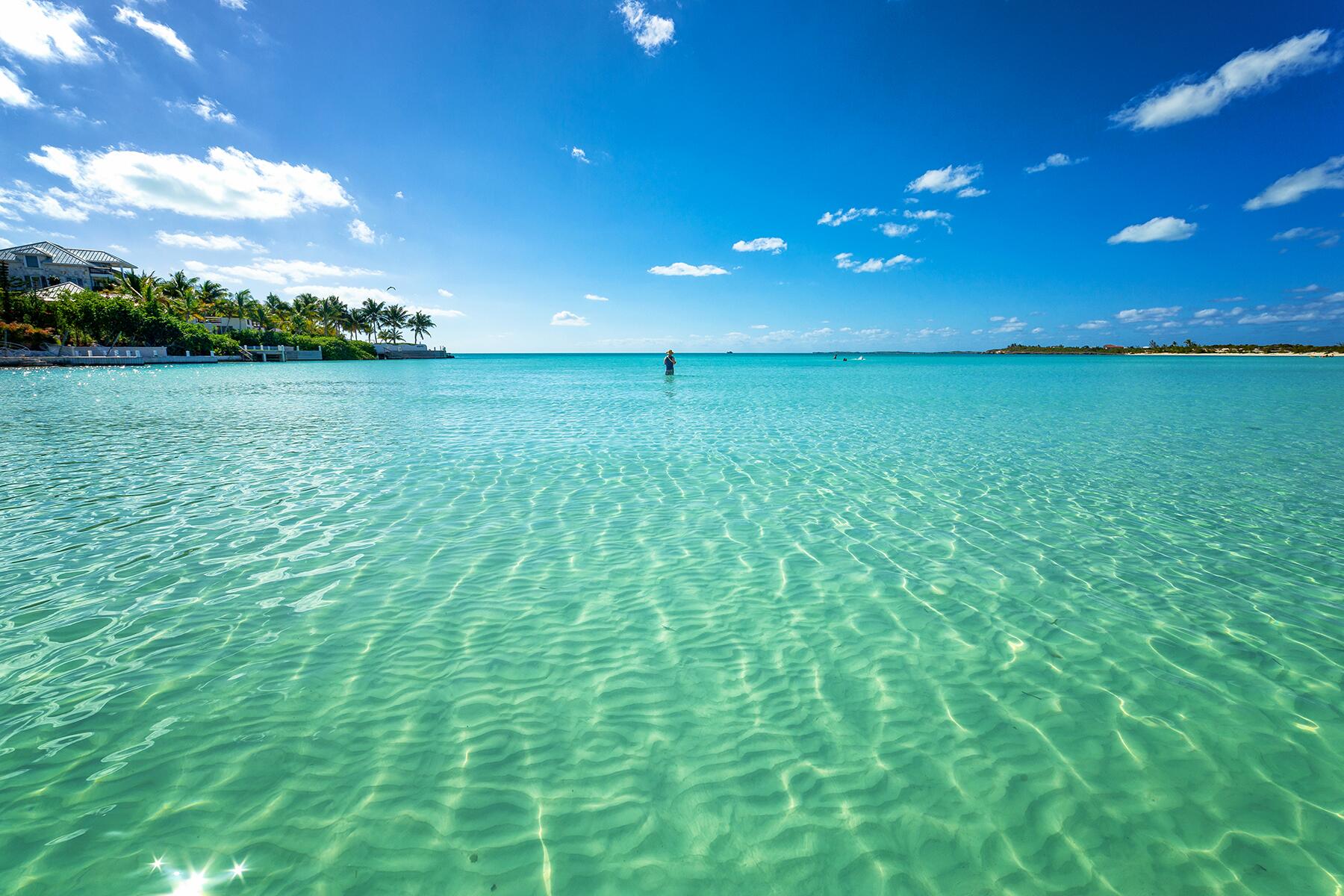 08_BestBeachesTurksAndCaicos__TaylorBay_shutterstock_1386855923