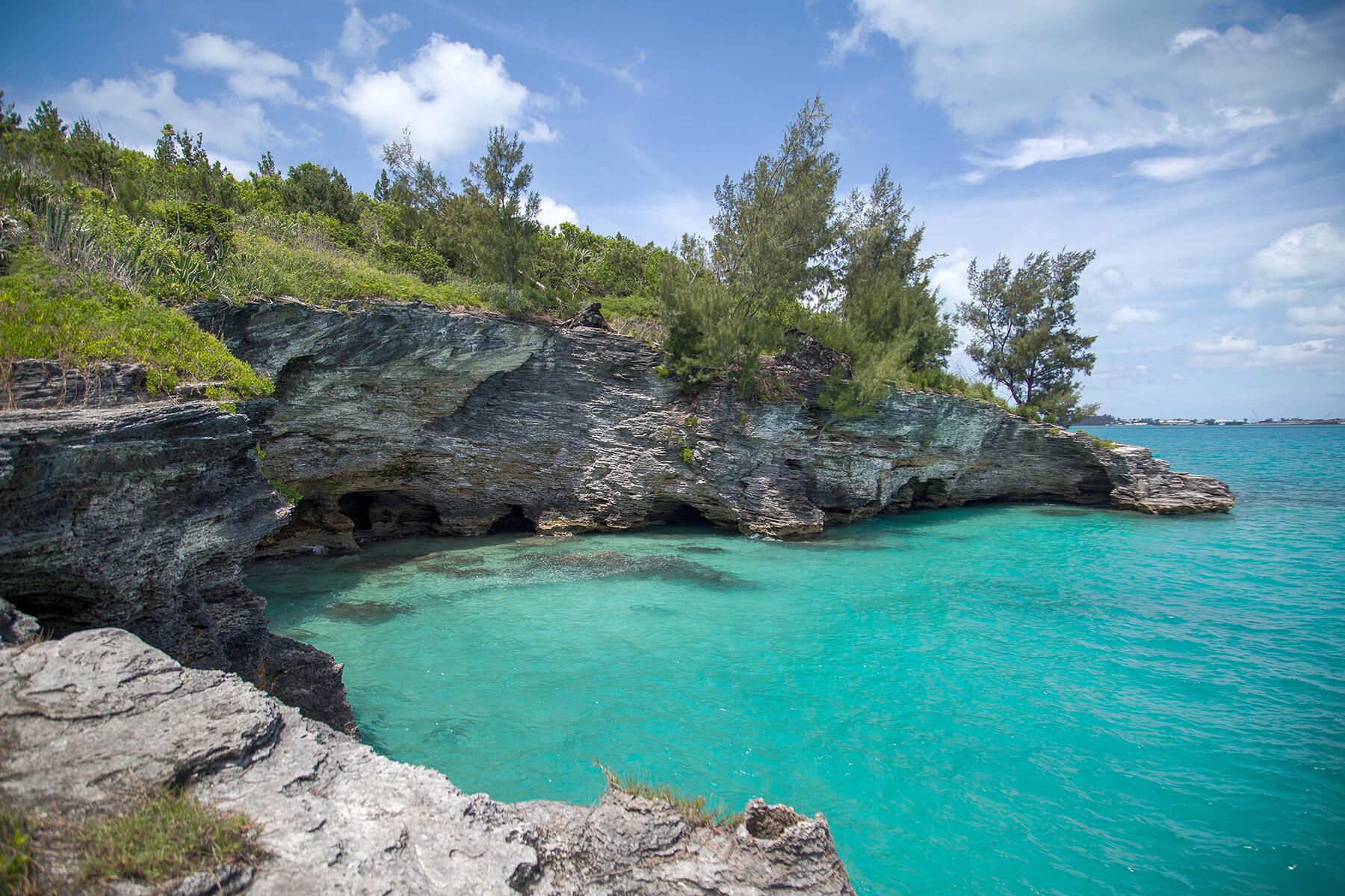 09_NaturalWondersInBermuda__AdmiralityPark_9 Black Tomato_Admiralty House_Bermuda Tourism Authority