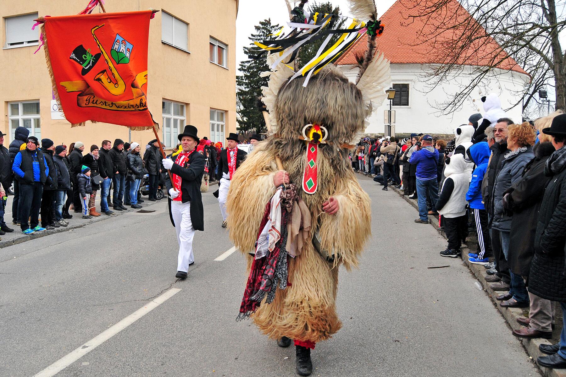 09_ShrovetideInEurope__PtujSlovania_dreamstime_xxl_66364998