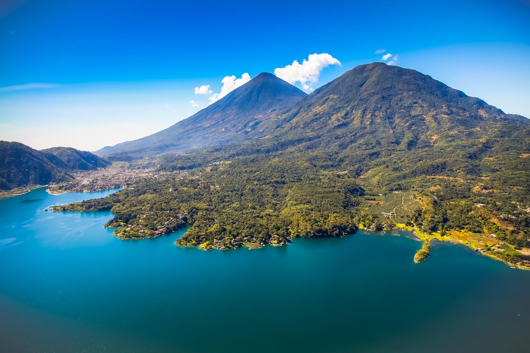 10_AncientSitesinGuatemala__MiradorReyTepepul_shutterstock_1077165335