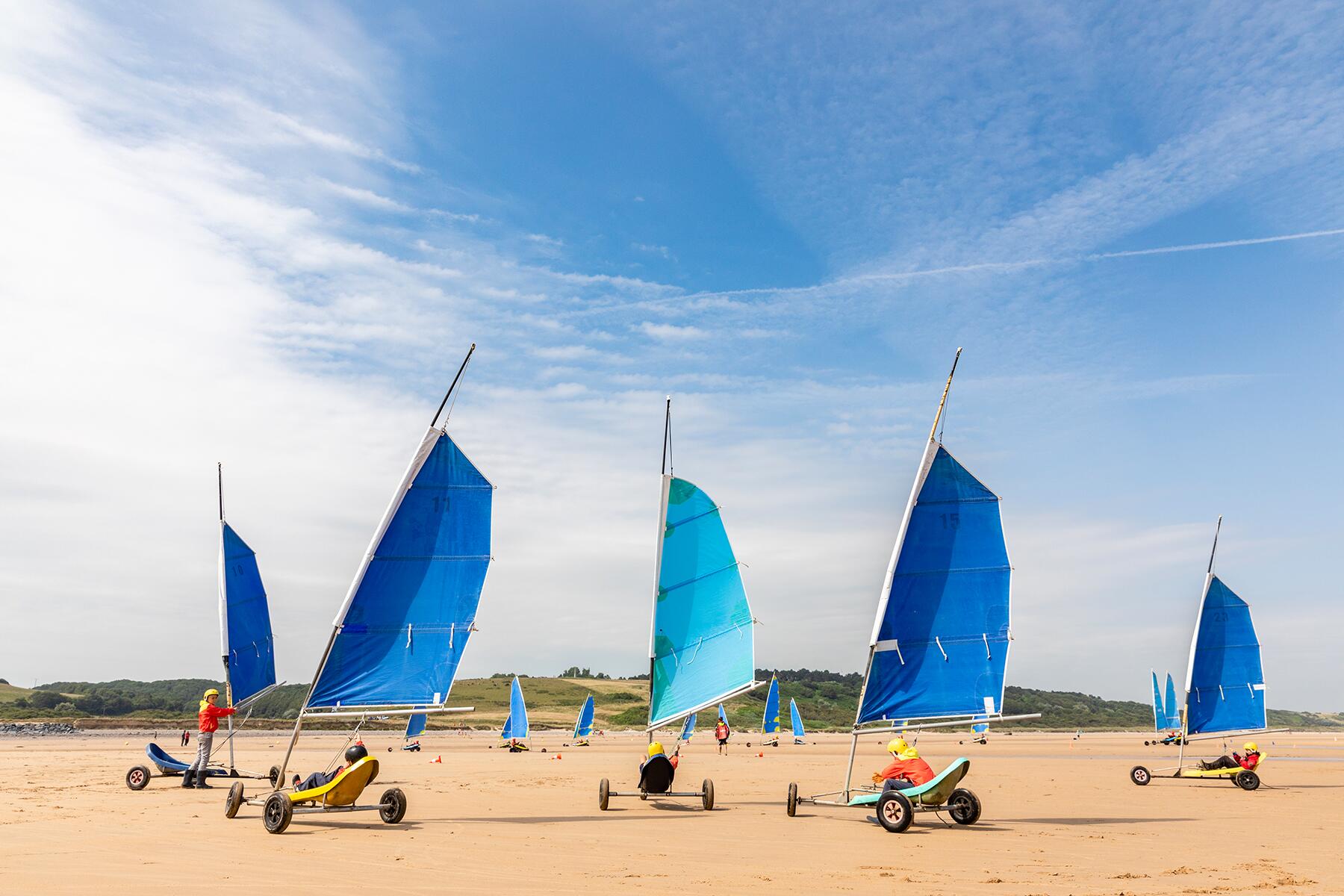 12_RidiculousAdventureActivities__SandYachting_12 Char à voile sur la plage d'Omaha 2 © Thierry HOUYEL - CRT Normandie
