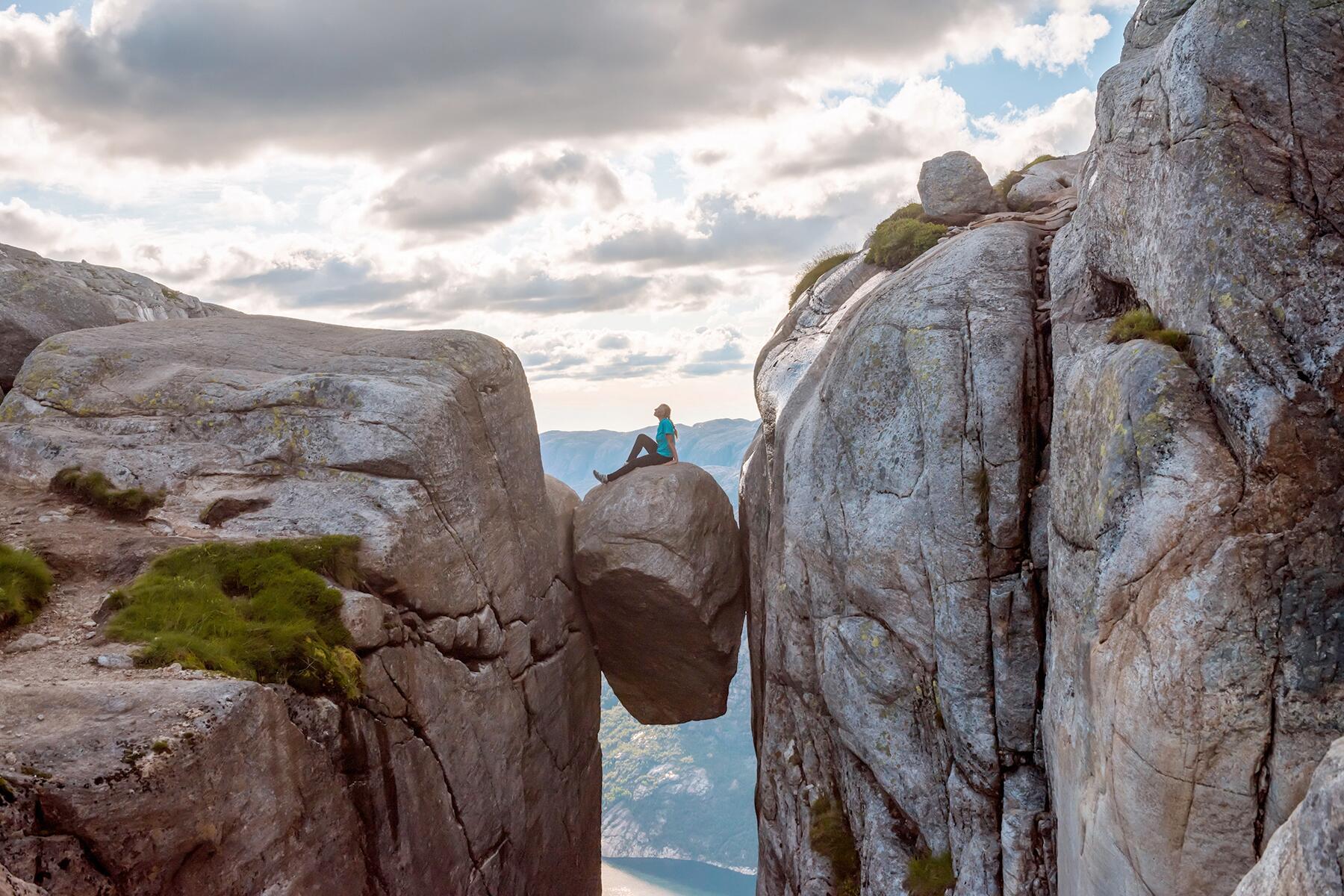 14_UltimateNorway__Kjerag_iStock-907951326