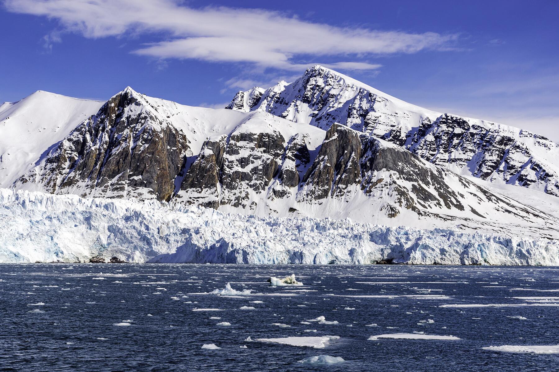 25_UltimateNorway__Svalbard_iStock-1197955123
