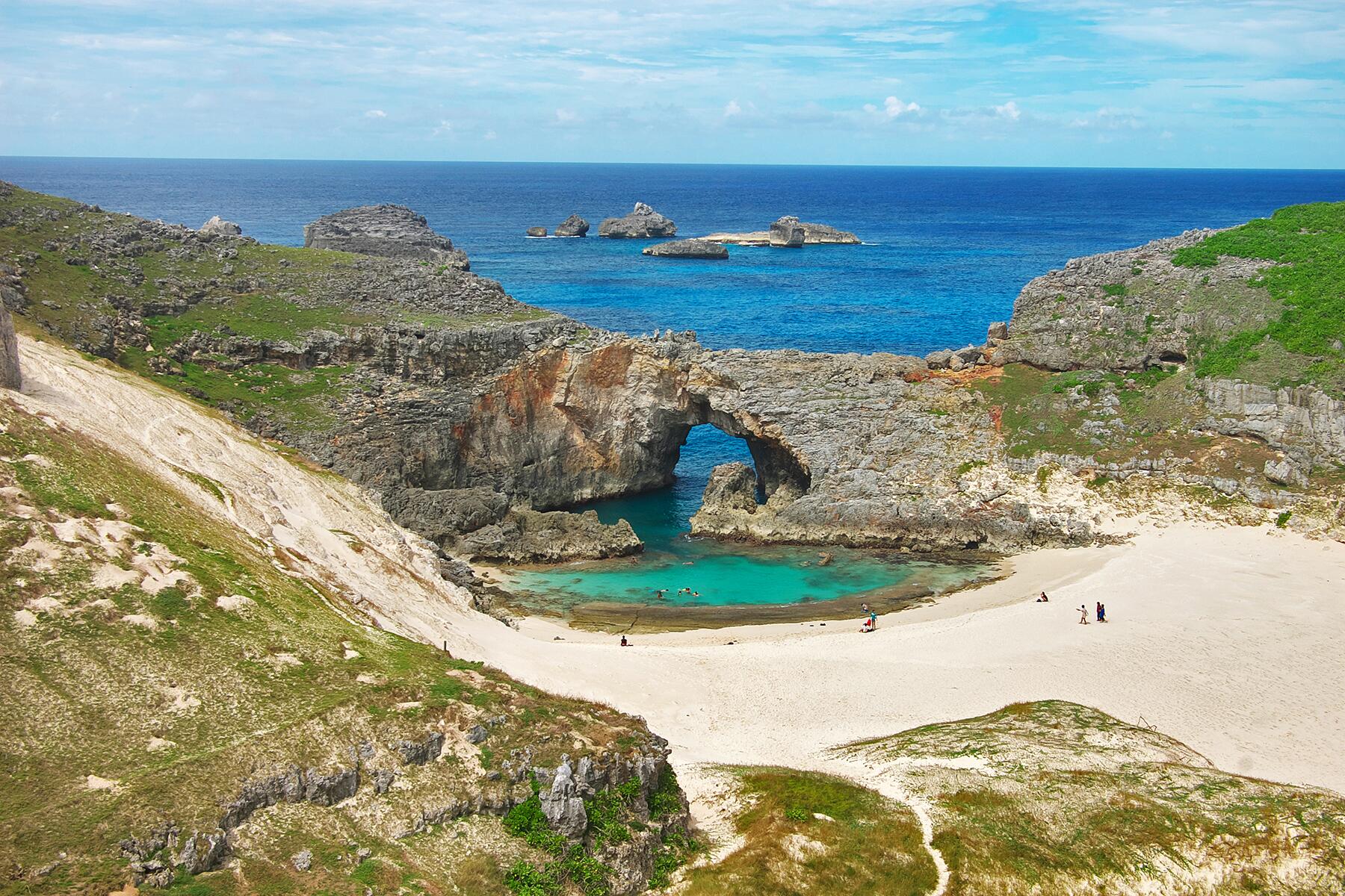 01_AlternativetoGalapagos__OgasawaraIsland,Japan_shutterstock_624960338