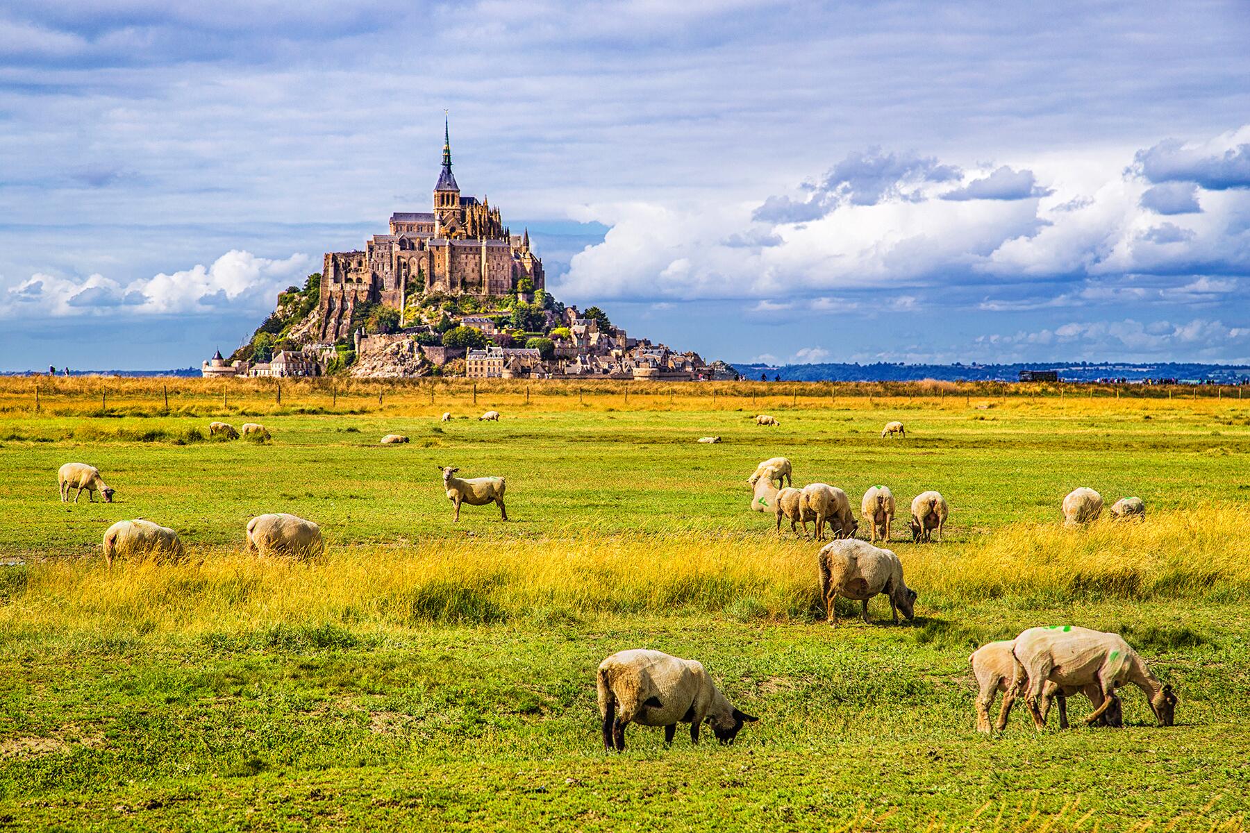 01_BestChurchesAndCathedralsFrance__AbbeyMontStMichel_shutterstock_367651742