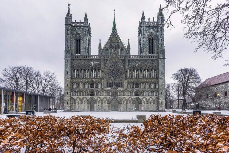 <a href='http://www.fodors.com/world/europe/norway/experiences/news/15-architectural-masterpieces-you-didnt-know-existed-in-norway#'>From "15 Architectural Masterpieces You Didn’t Know Existed in Norway: Nidaros Cathedral"</a>