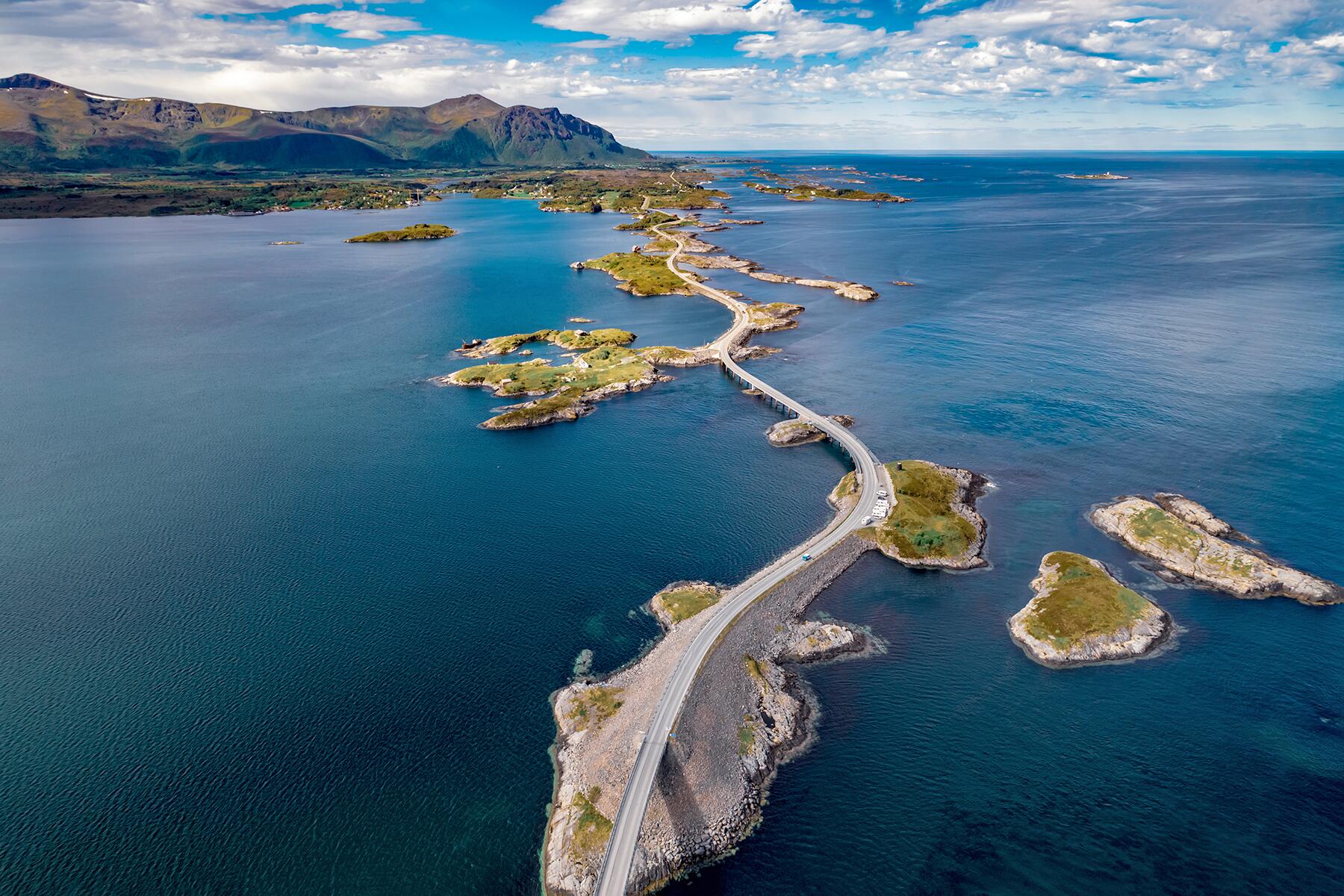 05_ArchitectureInNorway__AtlanticOceanRoad_iStock-1133376261
