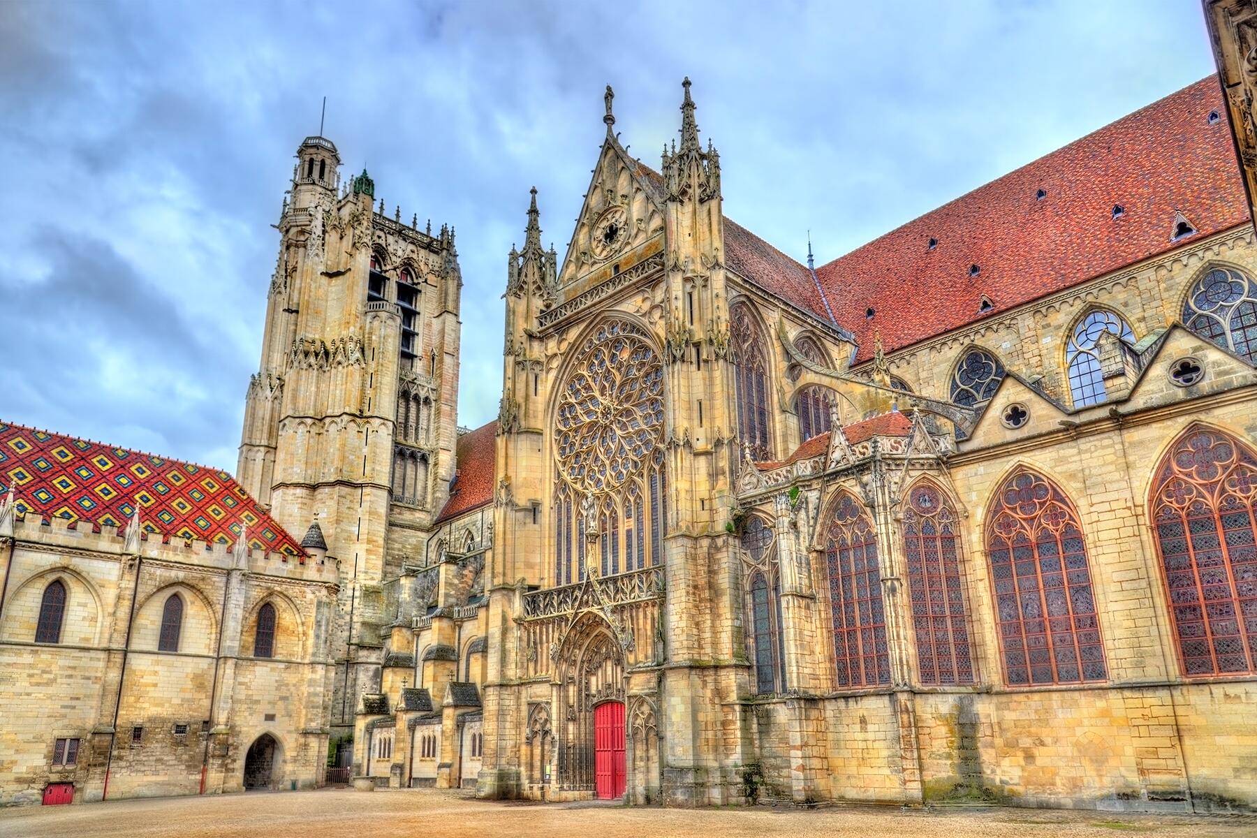 05_BestChurchesAndCathedralsFrance__CathedraleStEtienne_iStock-690586710