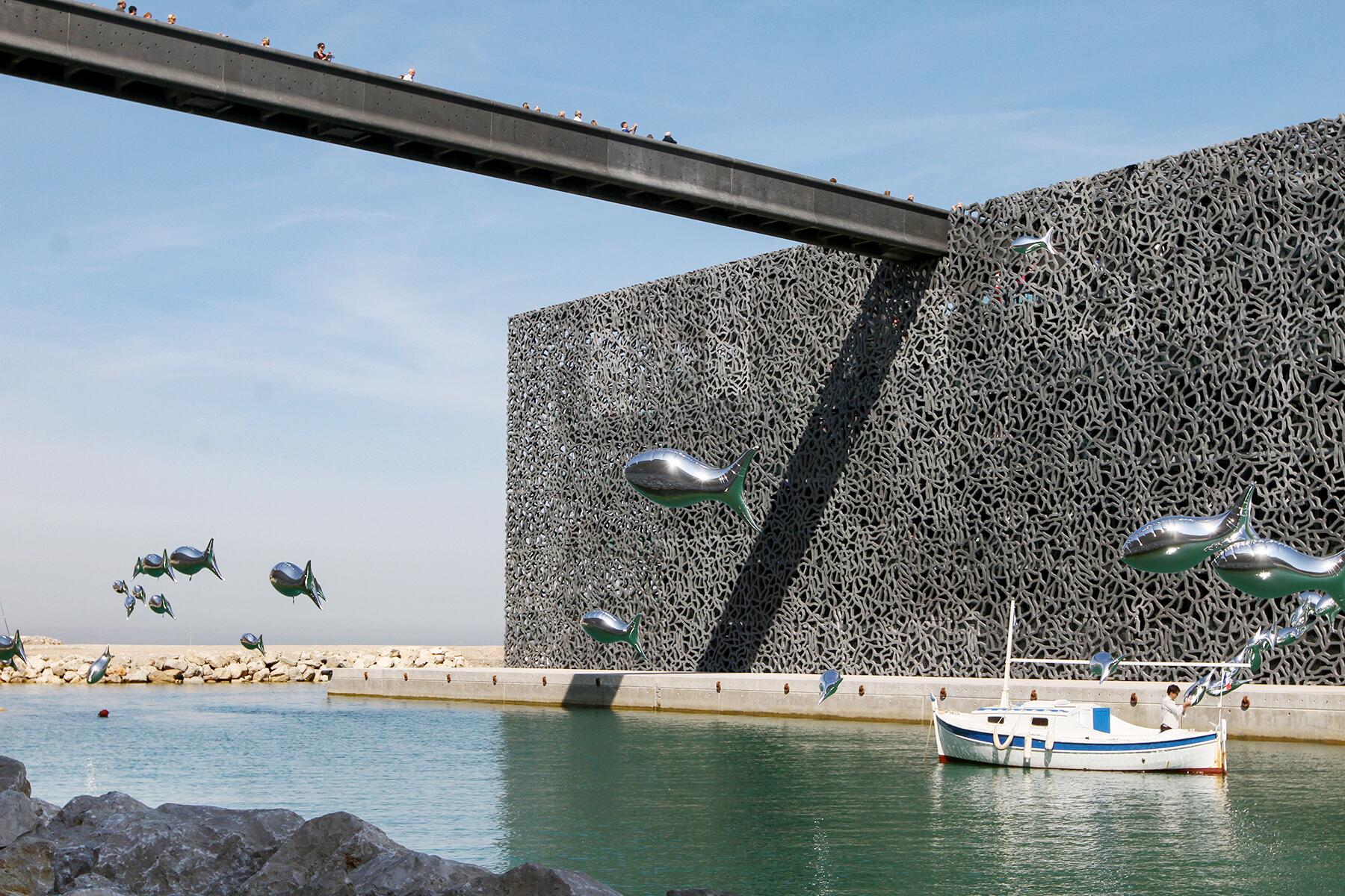 06_BestArtTownsInProvence__Marseille_Passerelle et resille depuis la darse - J4 - MuCEM (c) Agnes Mellon