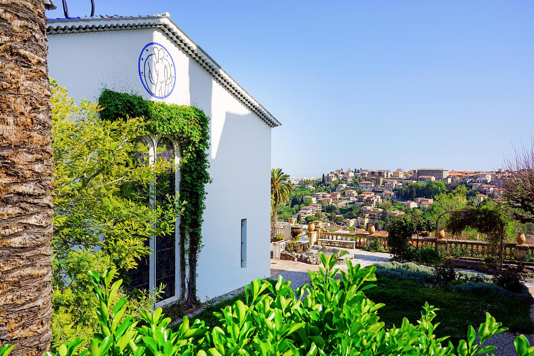 06_BestChurchesAndCathedralsFrance__ChapelleDuRosaire_shutterstock_1107207254