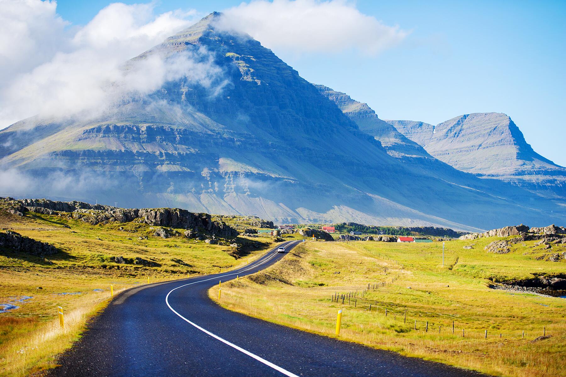 06_UltimateIceland__DrivetheRingRoad_shutterstock_424356556