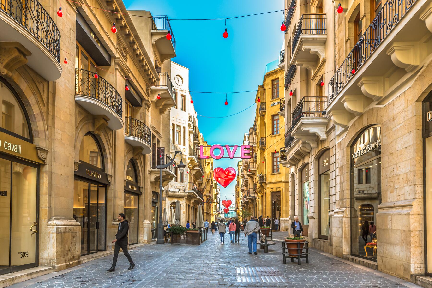 07_CitiesDividedbyWalls__Beirut_shutterstock_1194170281