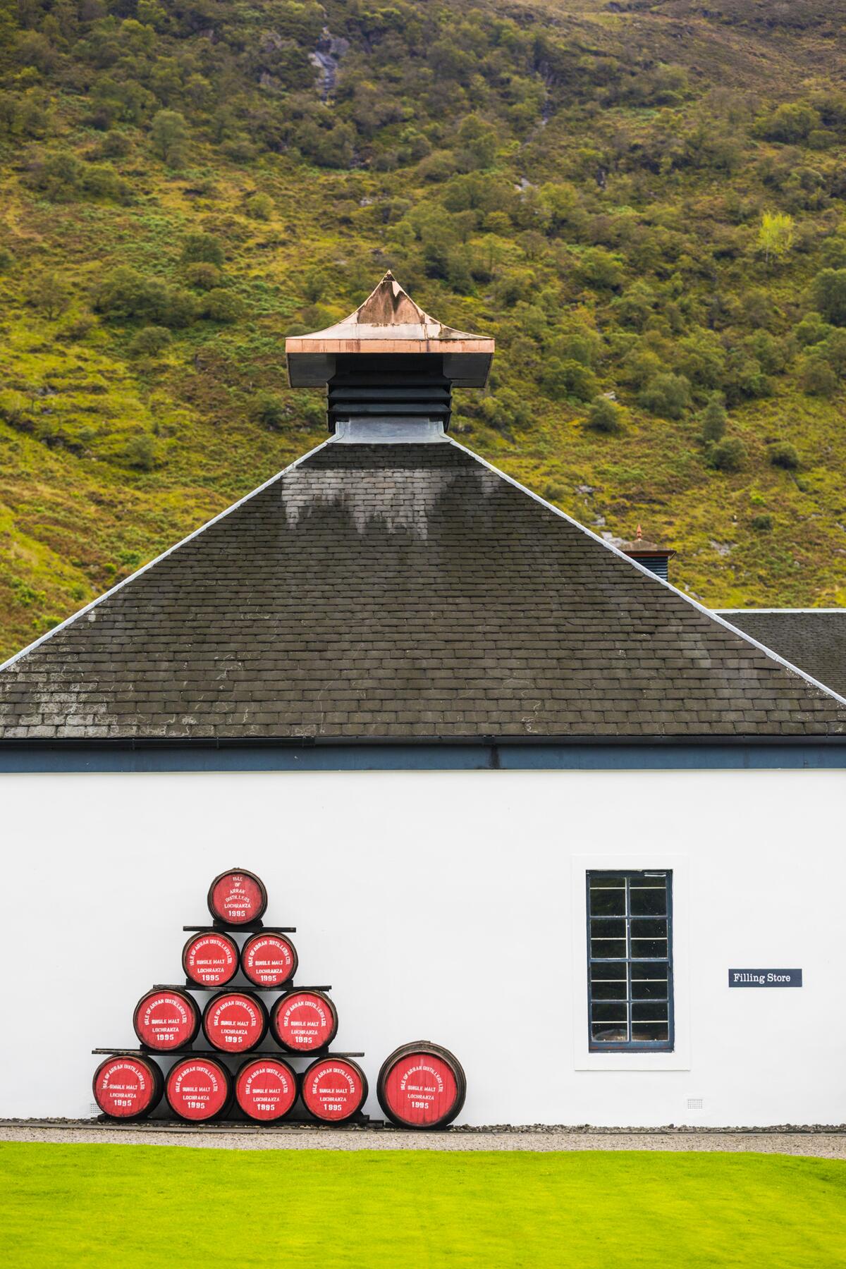 whiskey distilleries to visit in scotland