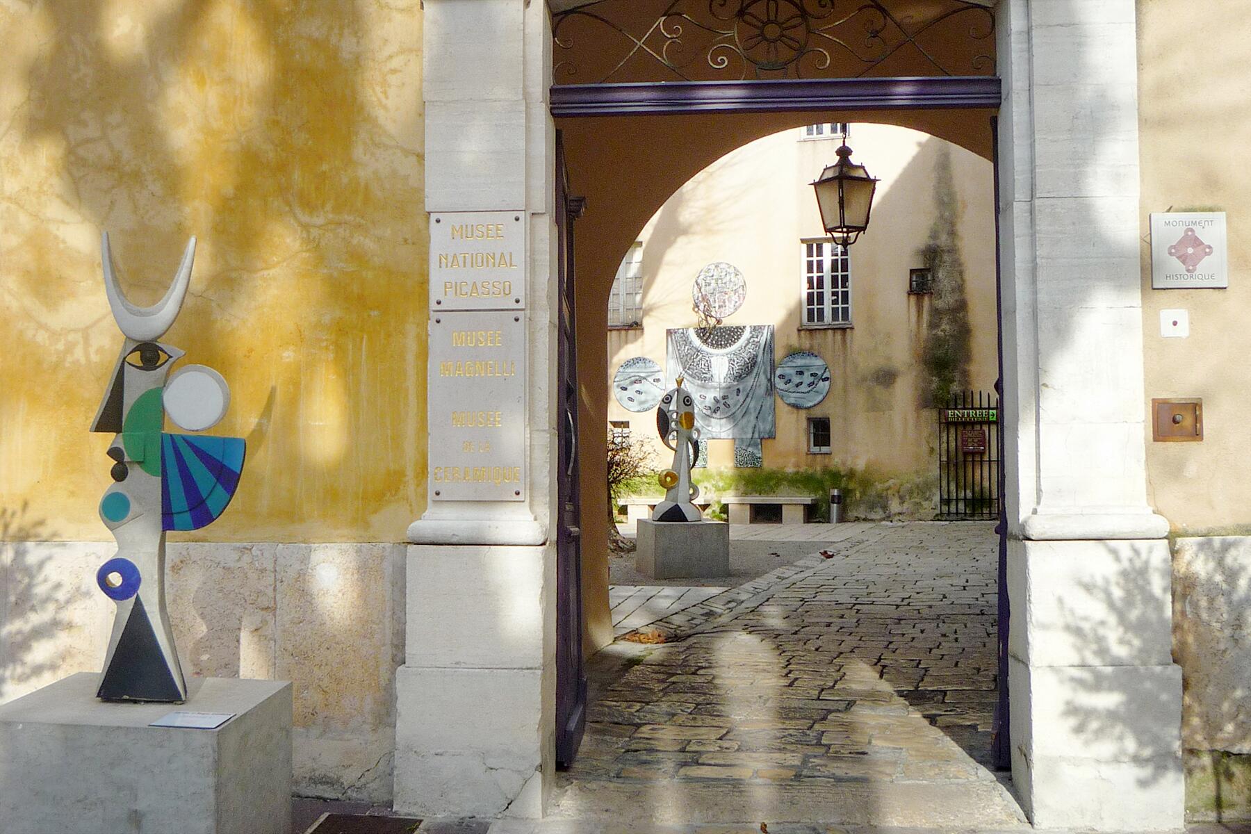 09_BestArtTownsInProvence__Vallauris_Picasso museum entrance