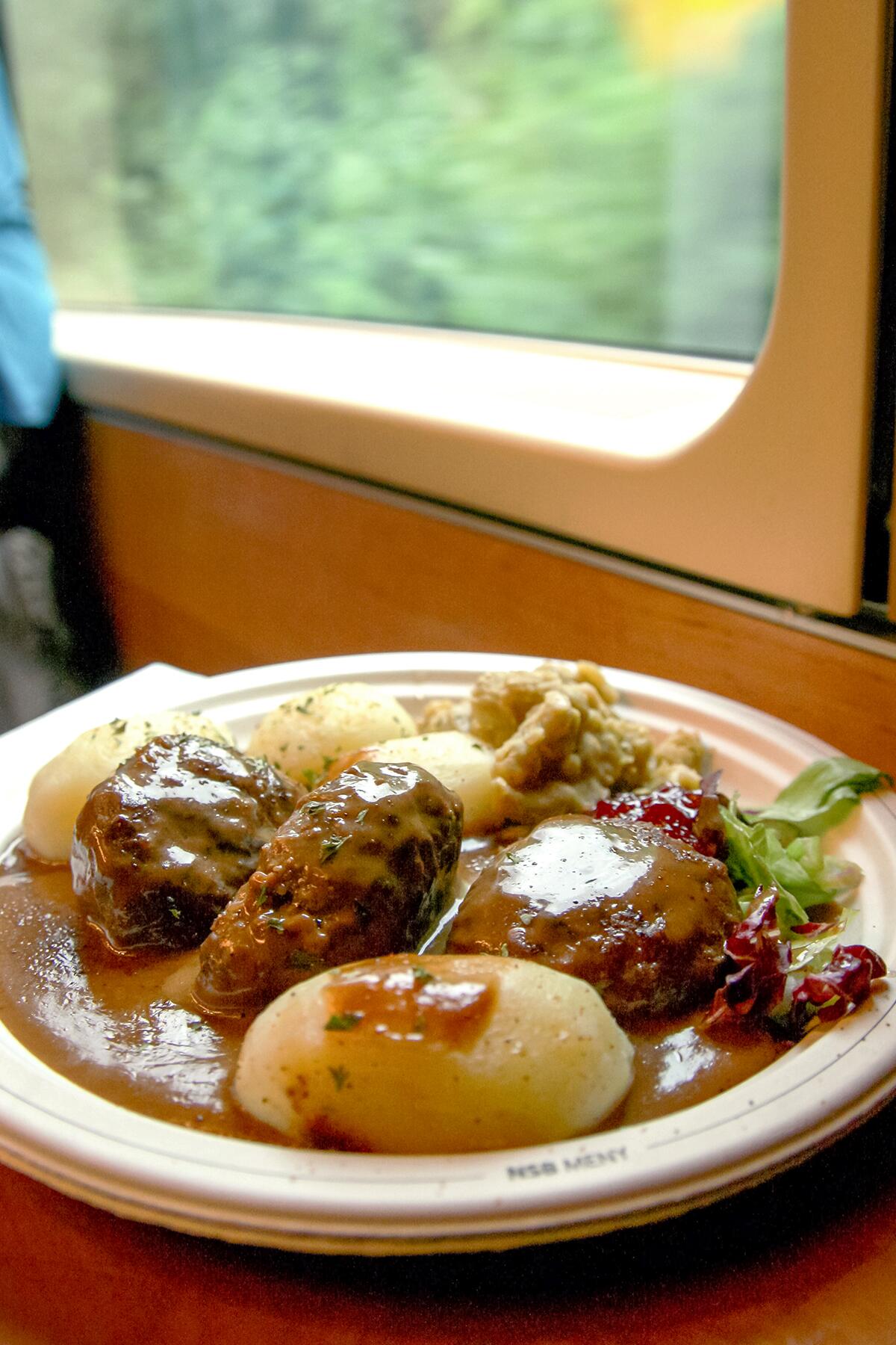 10_15ThingstoEatandDrinkNorway__Meatballs_10.) edited3858328037_9146a96465_o