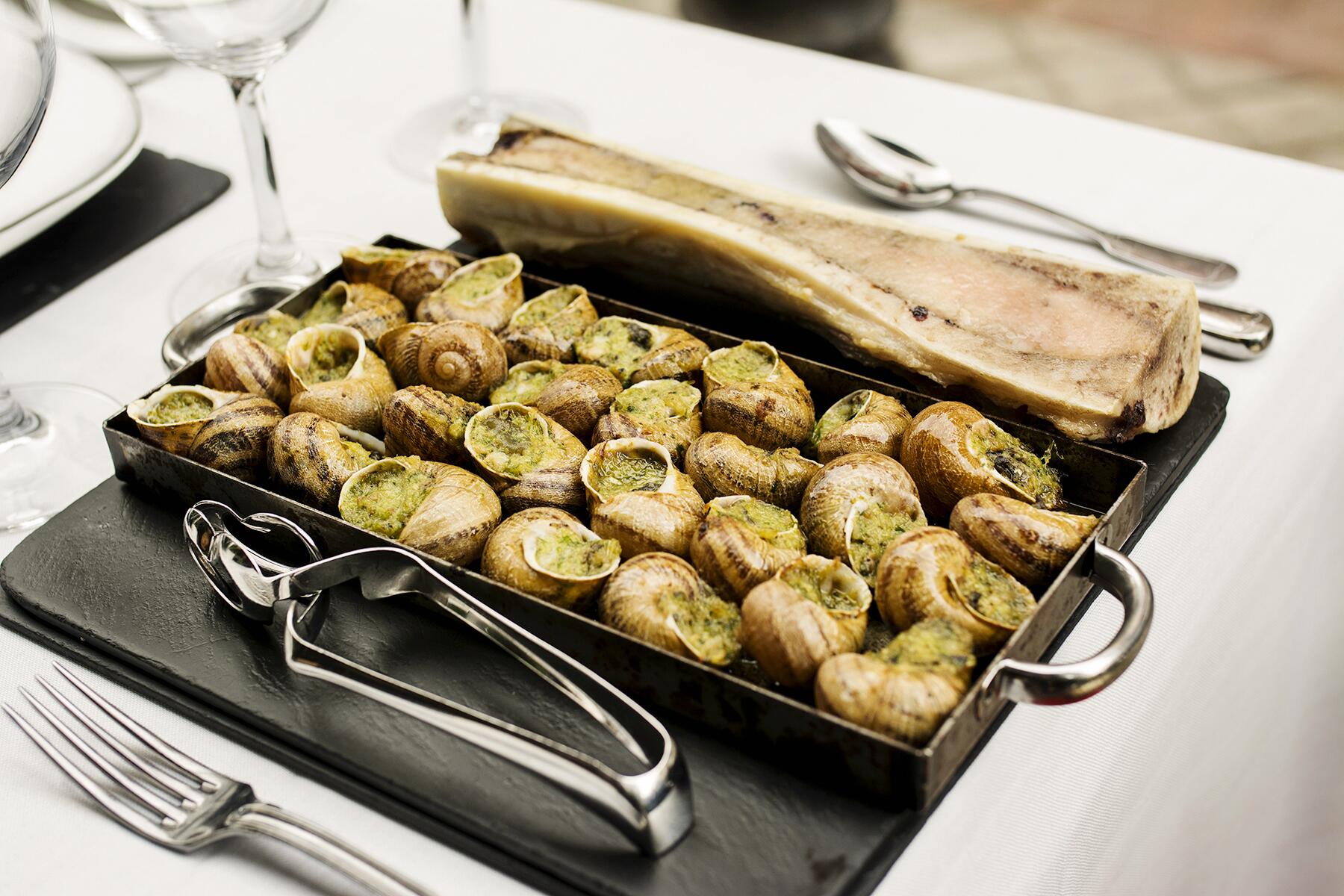 11_ThingsToEatInFrance__Escargots_iStock-668730308