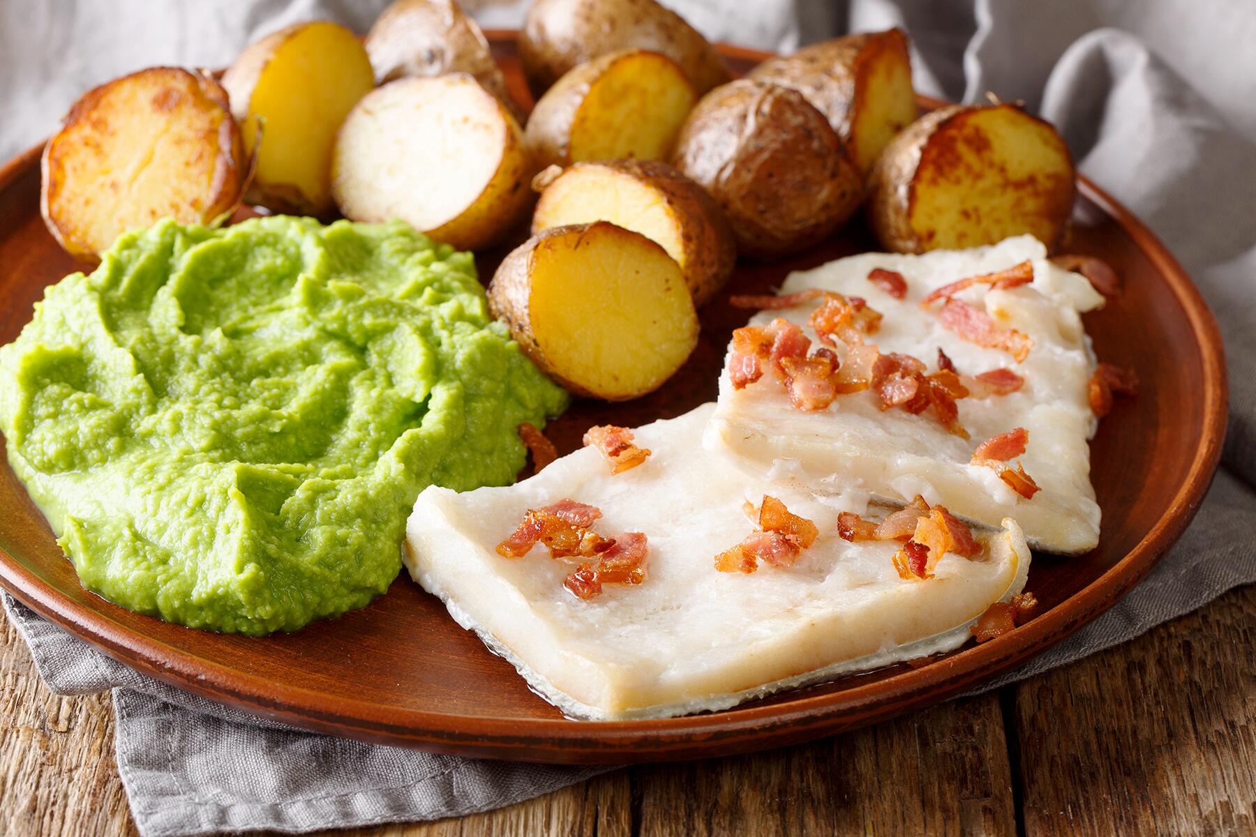 12_15ThingstoEatandDrinkNorway__Lutefisk_shutterstock_1294616404