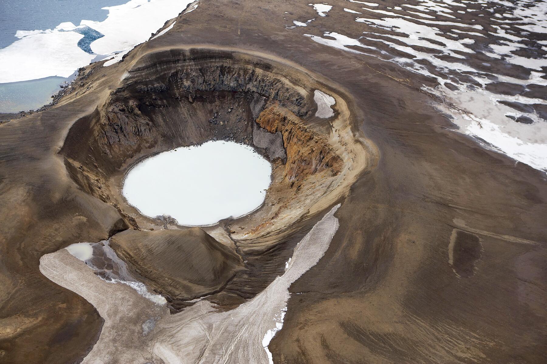 12_UltimateIceland__SapphirelakeofAksja_12.) askja-loftmynd-vor-010